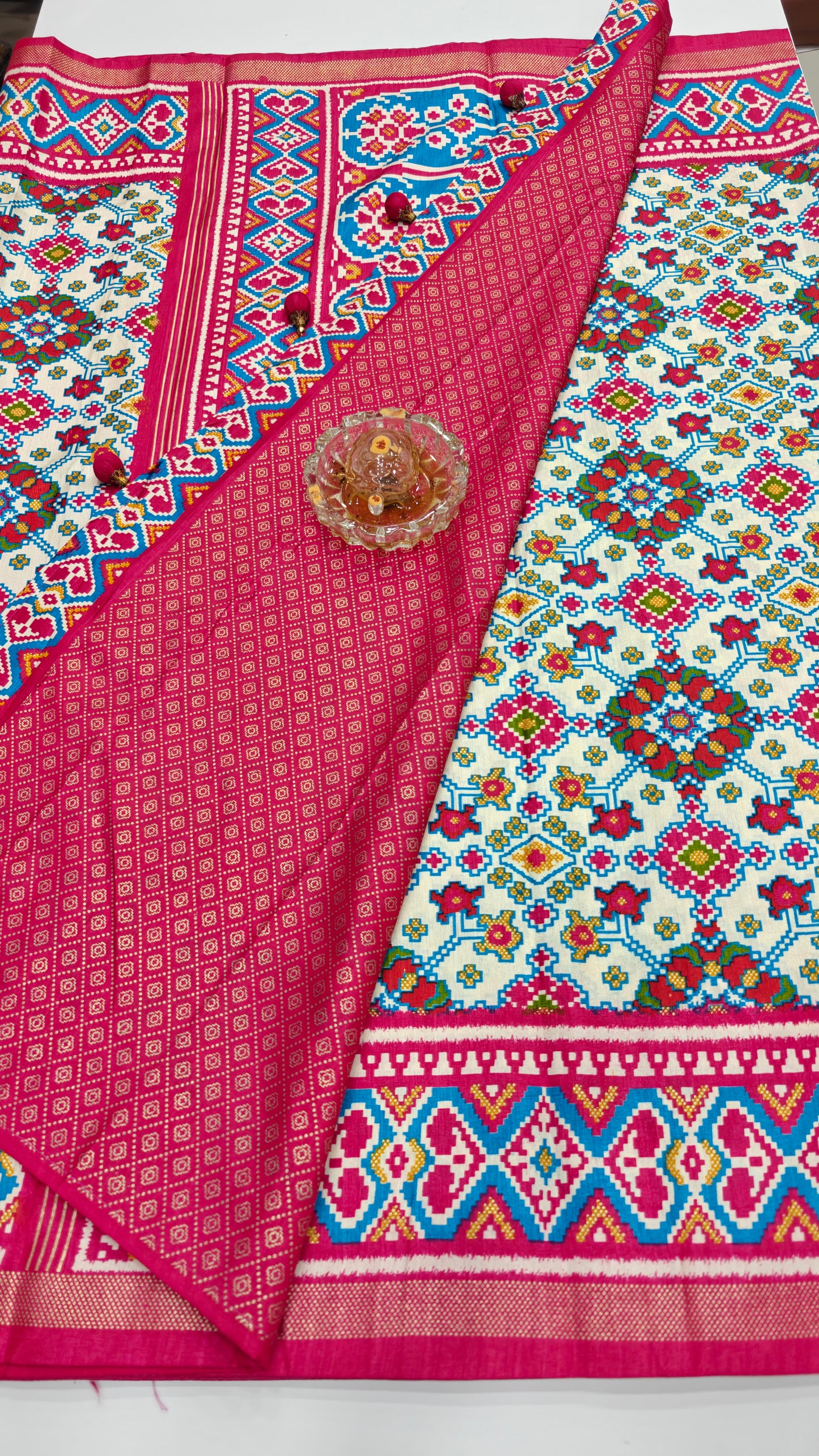 PS-B01 - Cream and rani pink floral Patola Sigma silk saree with belt - blouse piece