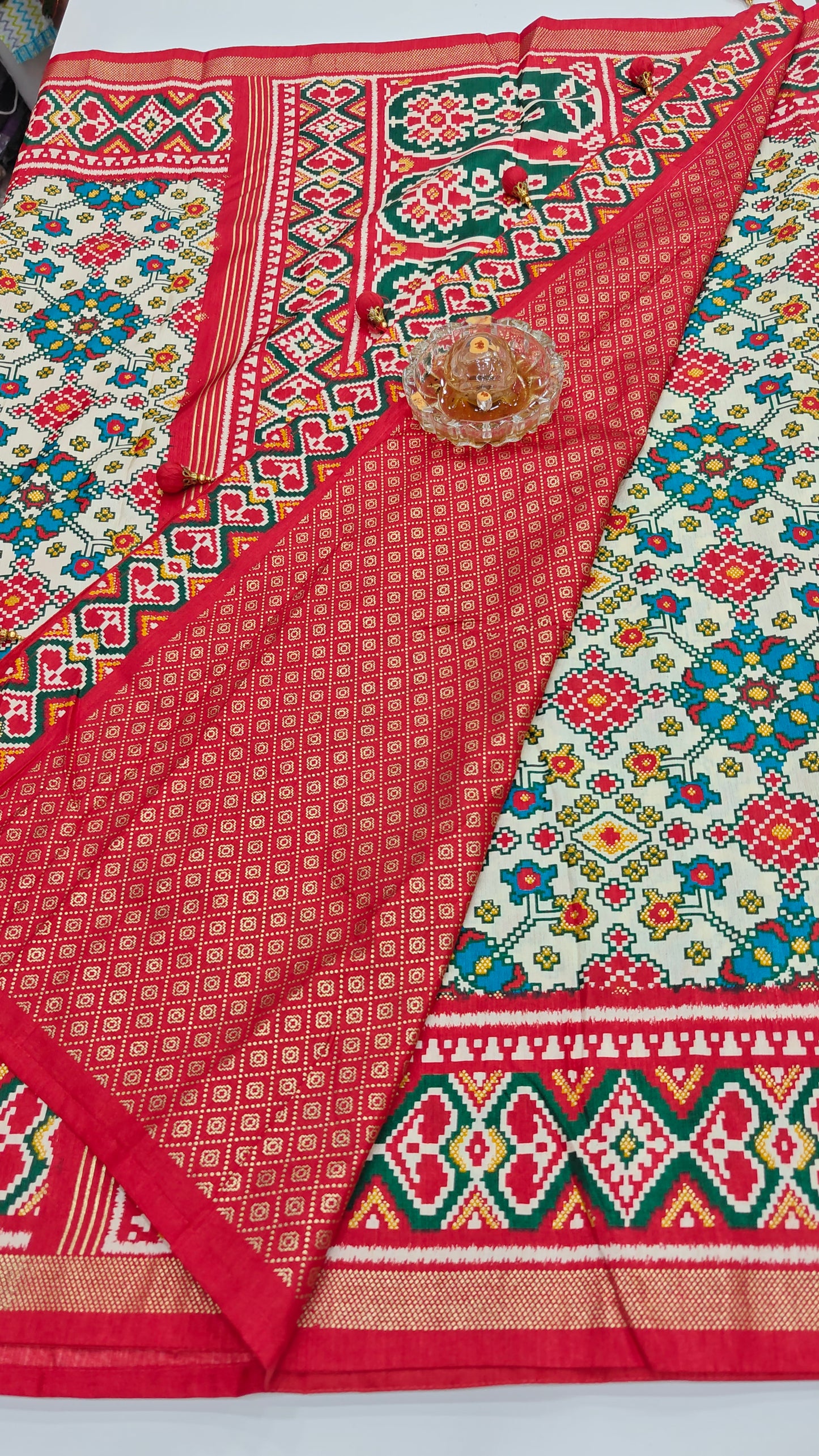 PS-B02 - Cream and red floral Patola Sigma silk saree with belt - blouse piece
