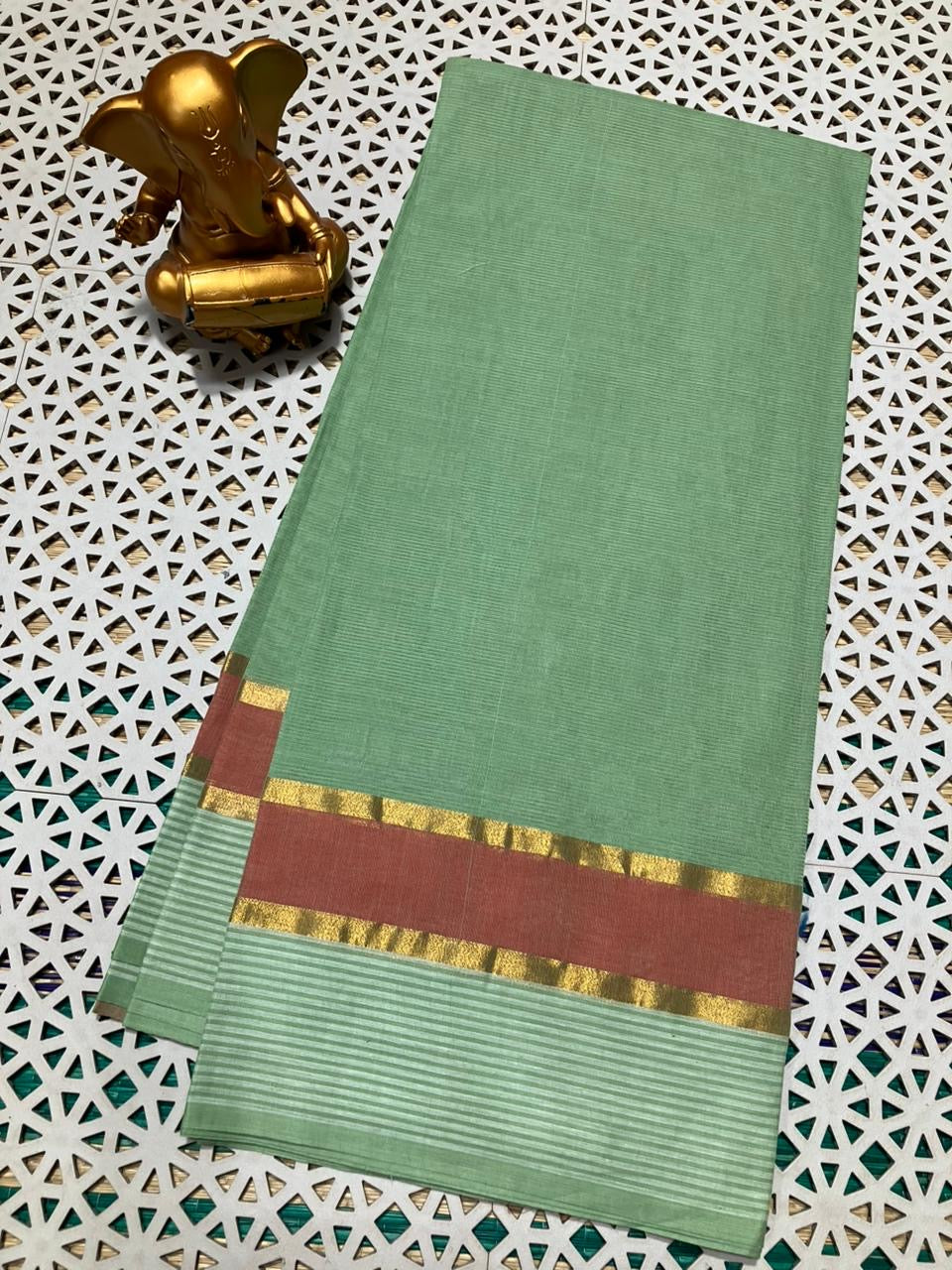 Mangalagiri Cotton Saree for Women with Contrast Pallu and Blouse – Plain Weave Lightweight Drape