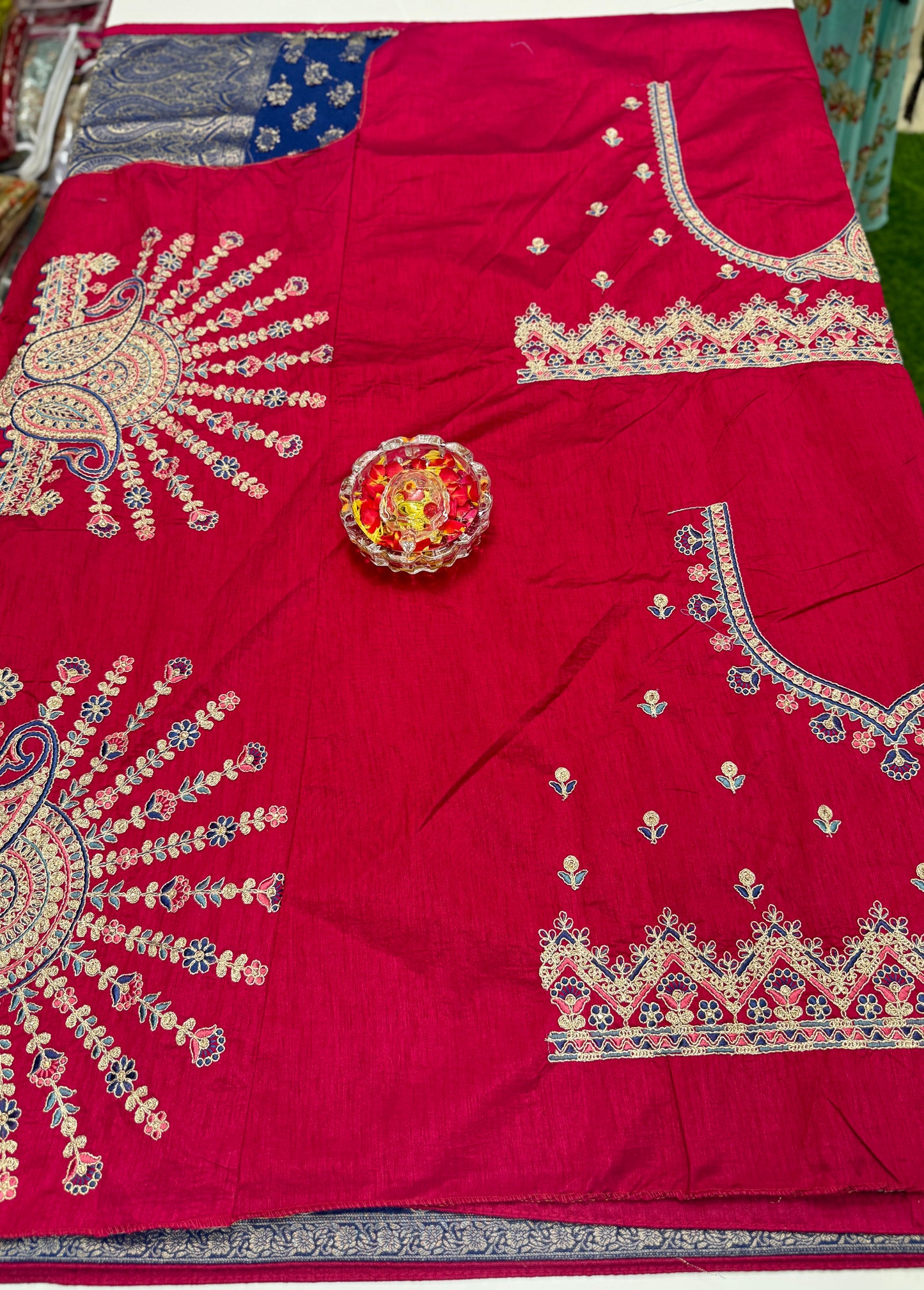 Pure Crepe Saree with Designer Contrast Blouse – Lightweight Festive Wear for Women