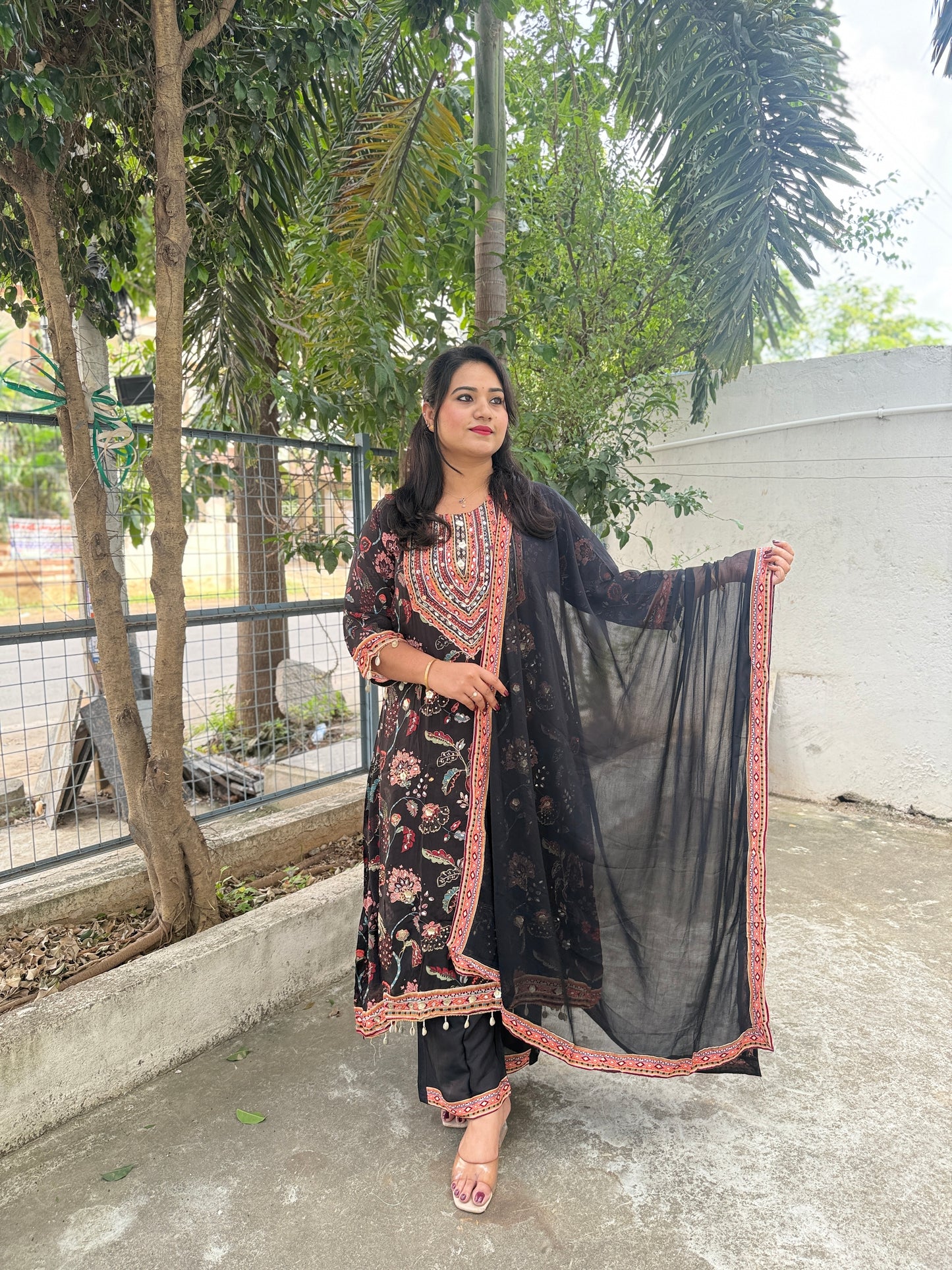 Crepe Kurta Pant Dupatta Set with Embroidery Detailing – Women’s Festive Ethnic Wear (Sizes L–3XL)