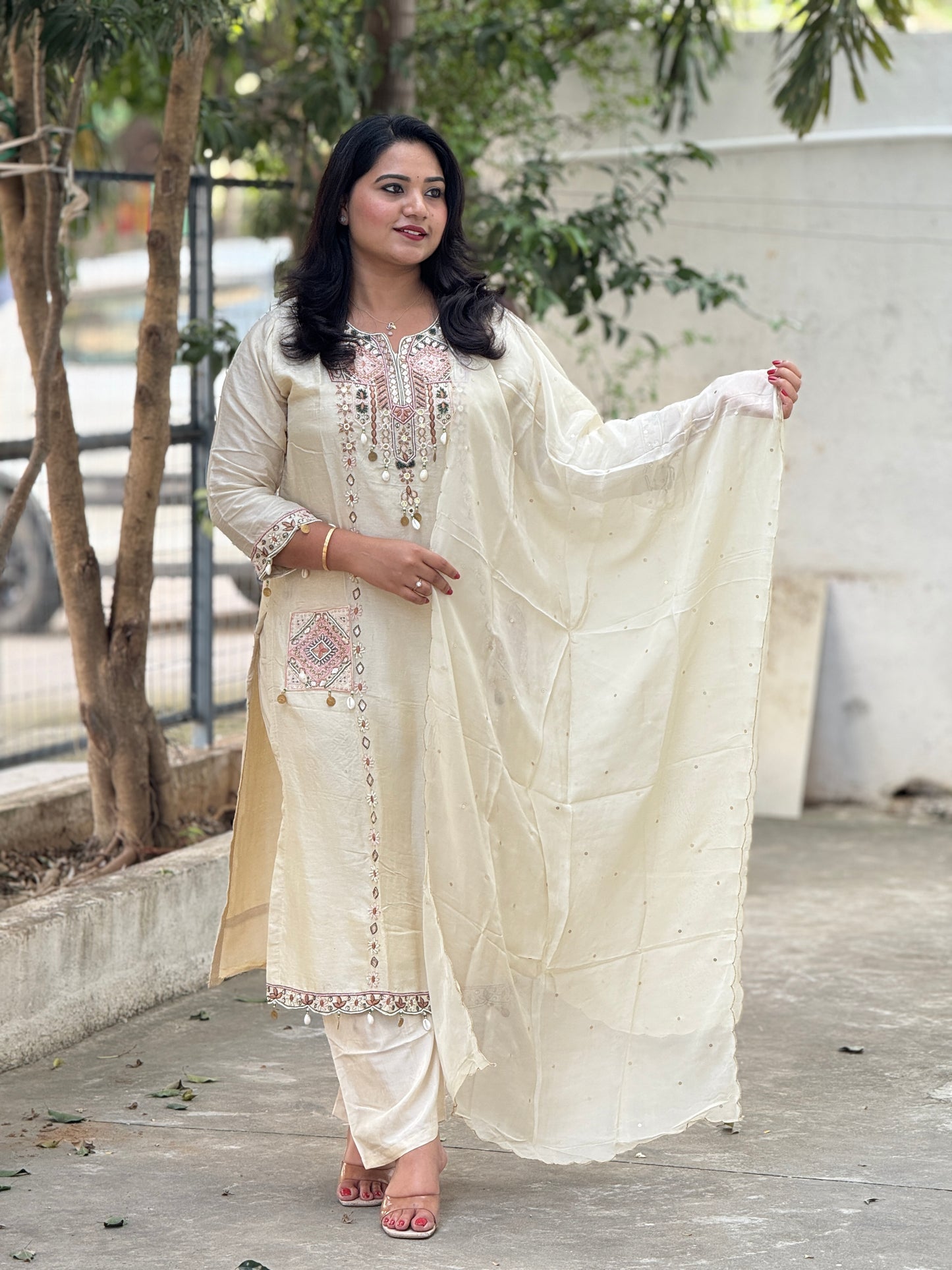 Dola Silk Kurta Pant Dupatta Set with Embroidery Detailing – Women’s Festive Wear (Sizes M–XXL)