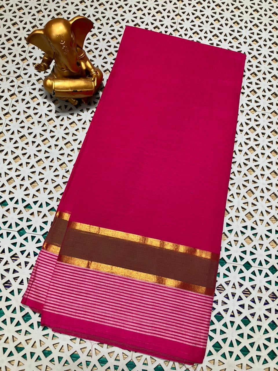 Mangalagiri Cotton Saree for Women with Contrast Pallu and Blouse – Plain Weave Lightweight Drape