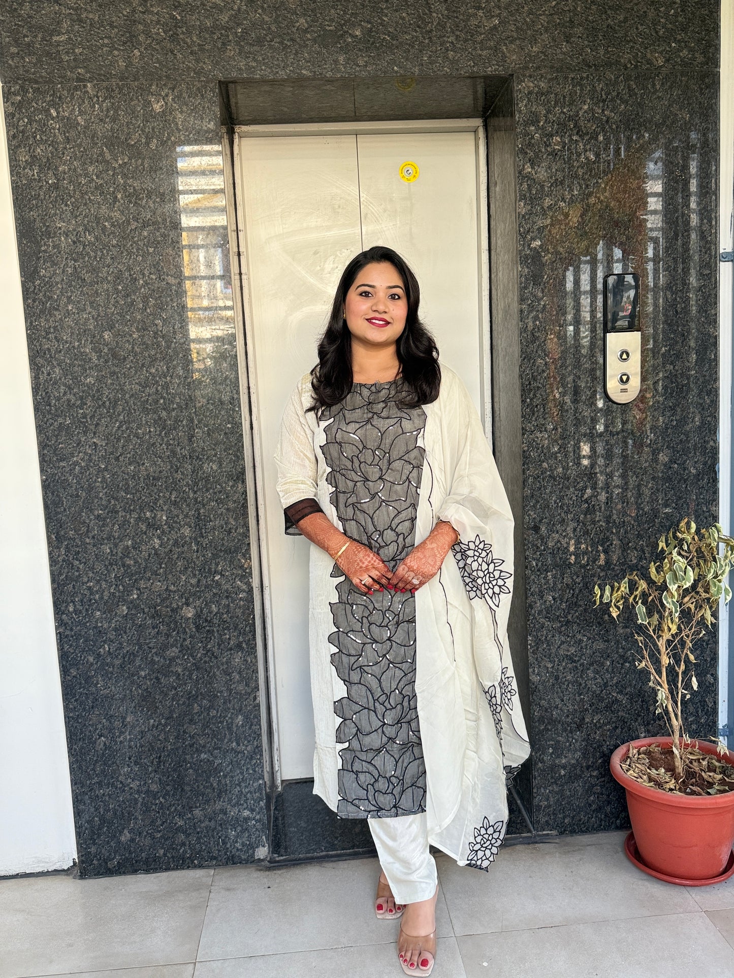 Crush Shimmer Kurta Pant Dupatta Set with Elegant Detailing Work for Women – Sizes M & XL
