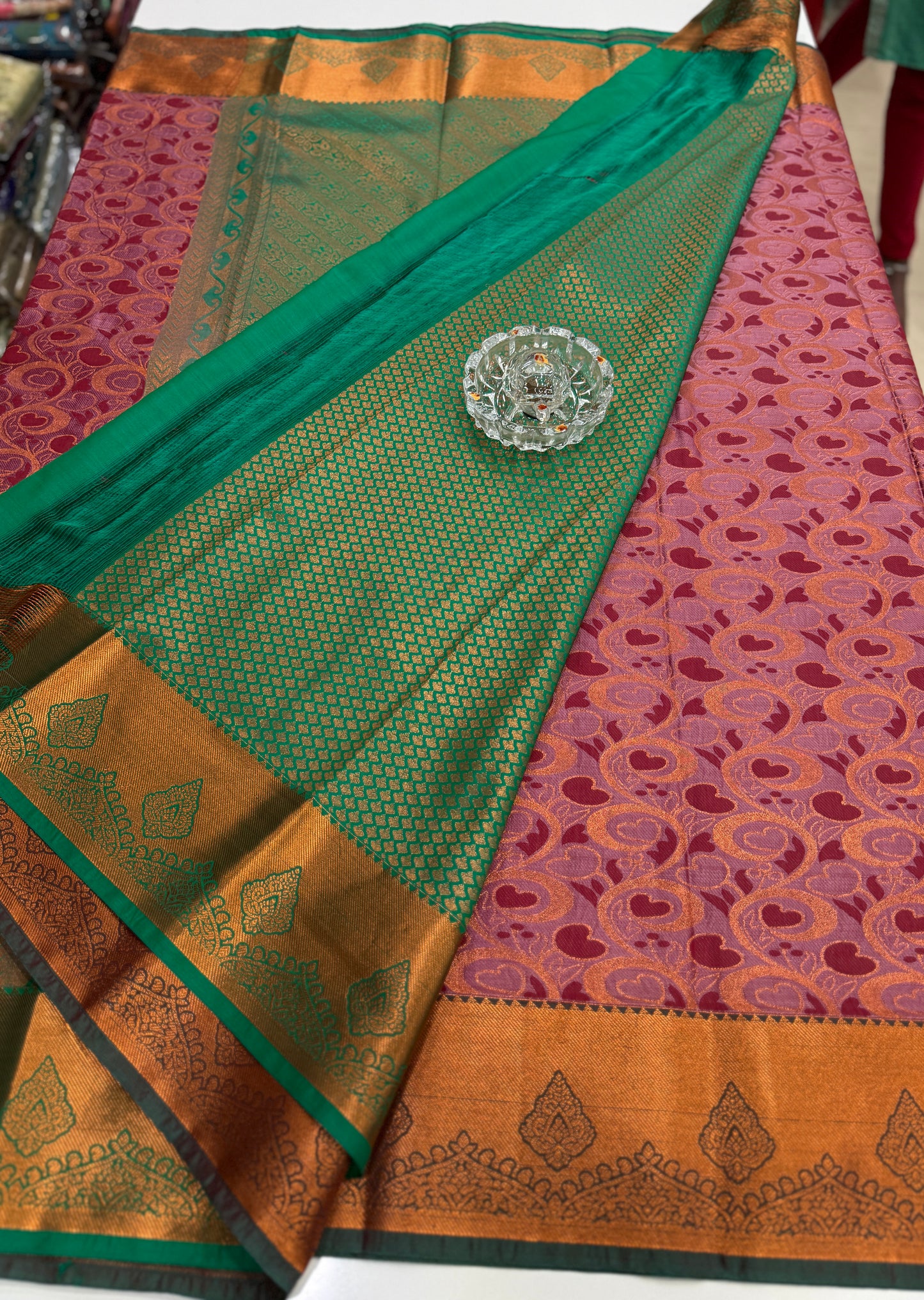 Soft Silk Saree with Samutrika Weaving and Contrast Zari Border for Women – Lightweight Festive Wear Saree