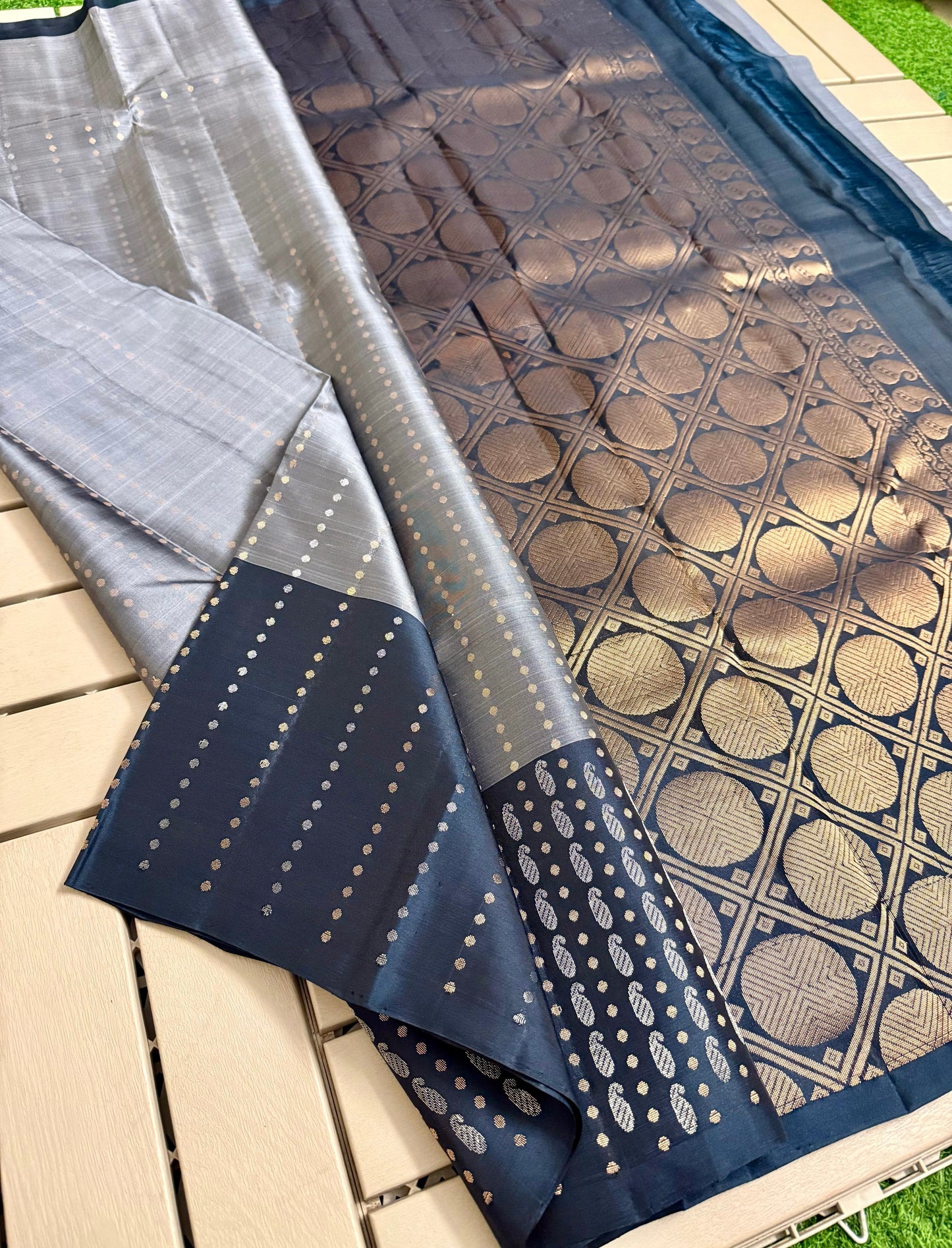 Pure Handloom Double Warp Kanchi Pattu Saree with Zari Motifs, Contrast Border & Royal Woven Pallu
