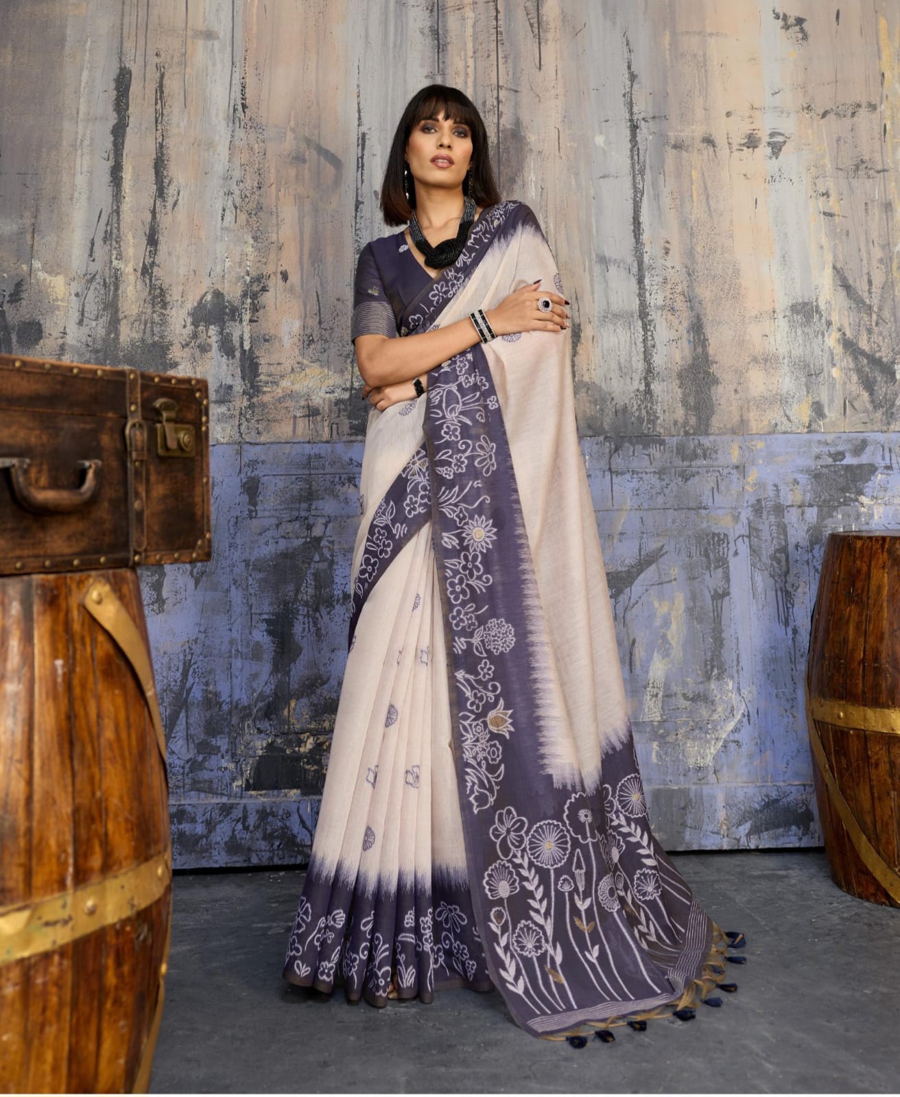 Munga cotton handloom weaving saree with woven floral border and tassel pallu for women