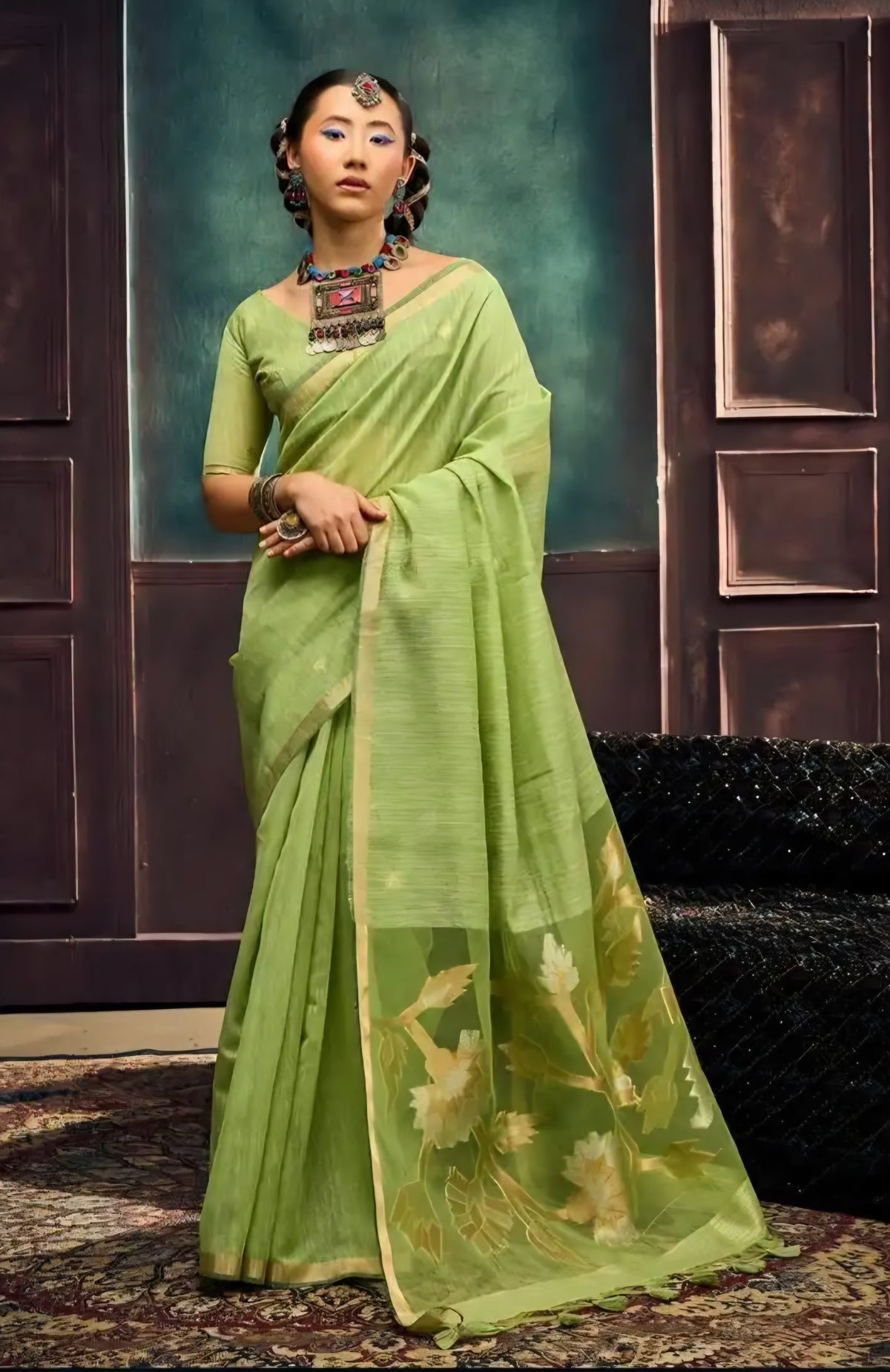 Munga Silk Handloom-Style Saree with Botanical Vine Weave