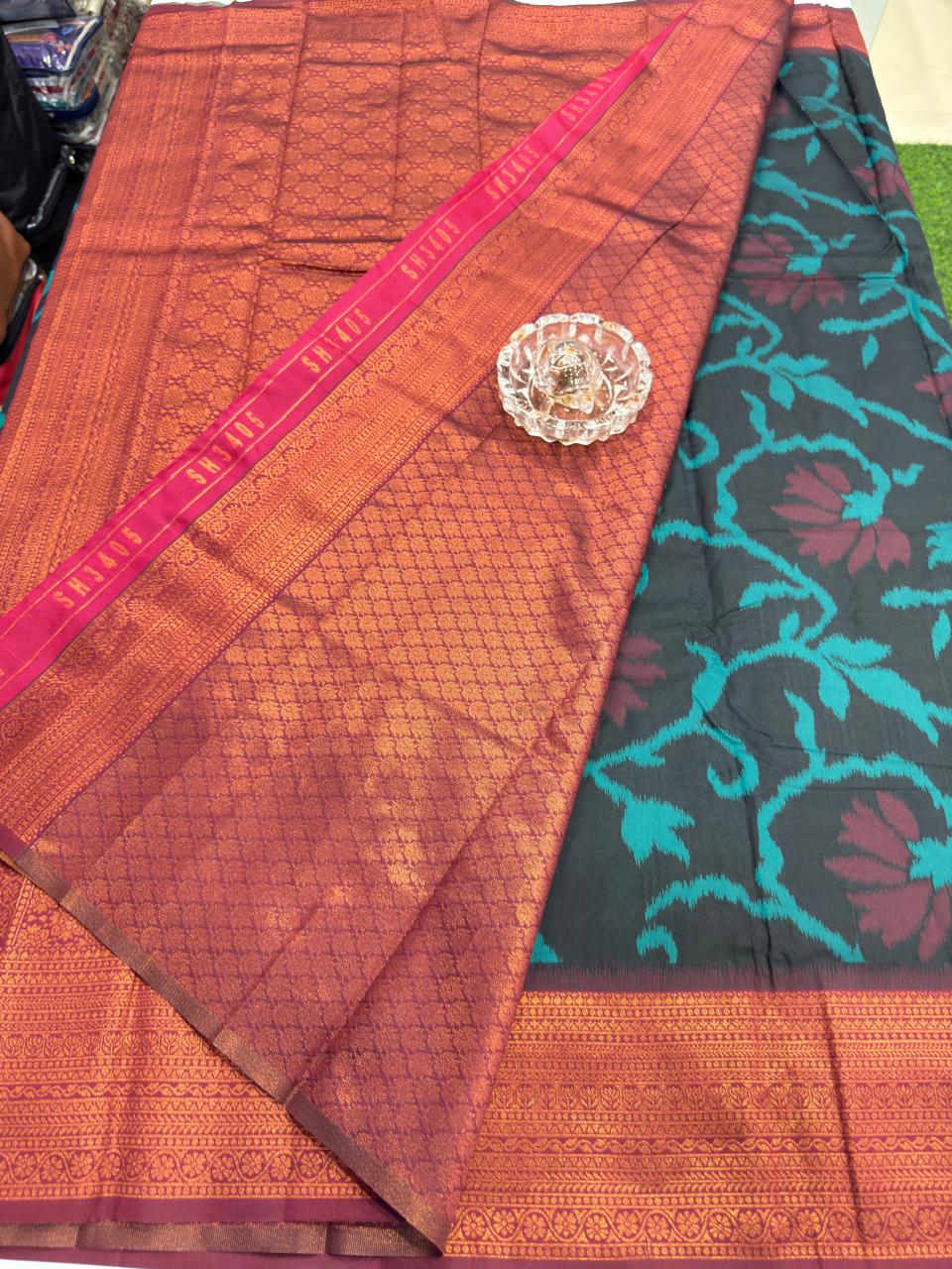 Soft Silk Ikkat Pochampally Saree with Traditional Woven Border and Blouse Piece for Women