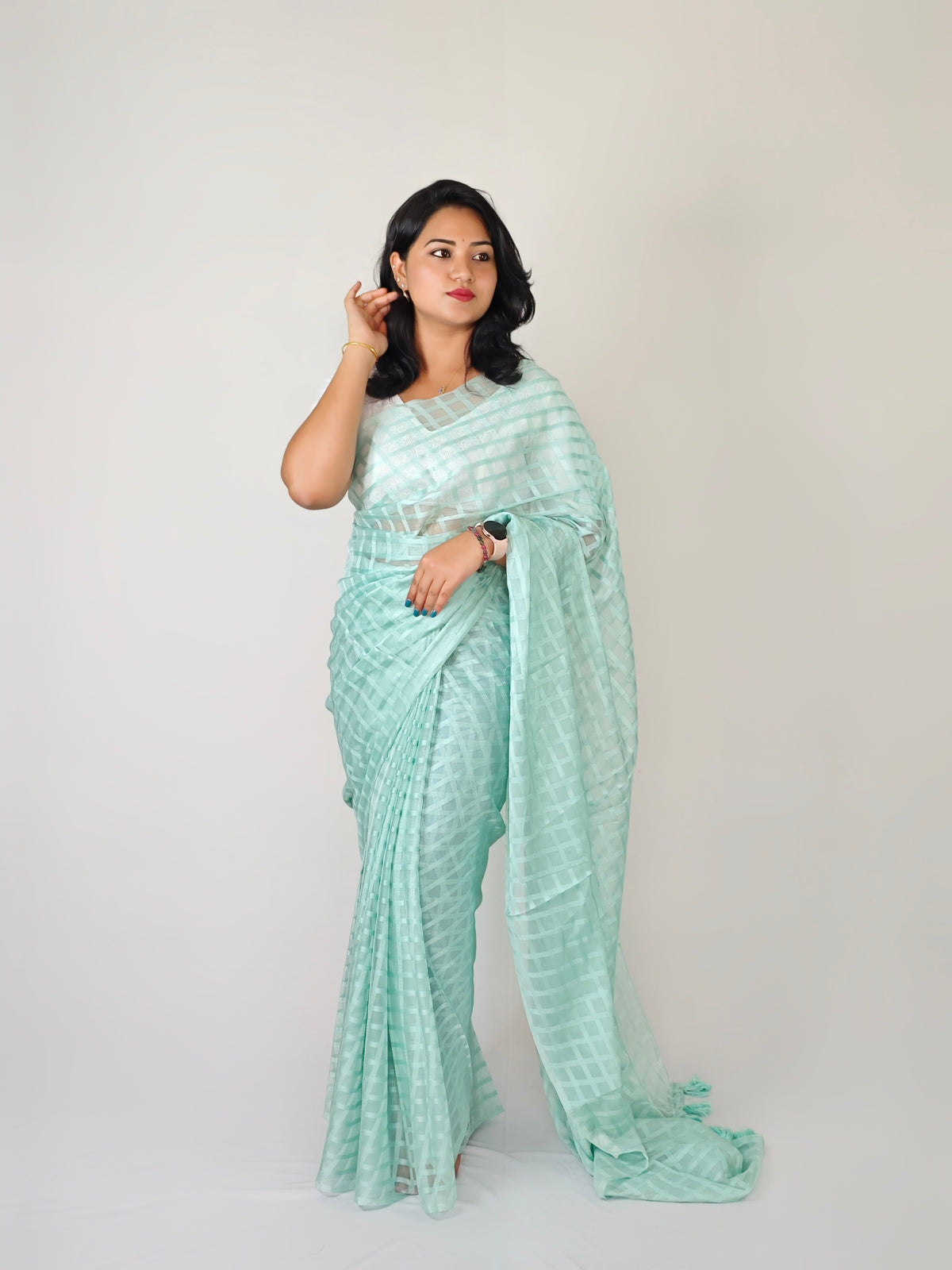 Wrinkle Chex Soft Georgette Saree with Tassel Pallu and Lucknowi White Blouse Piece