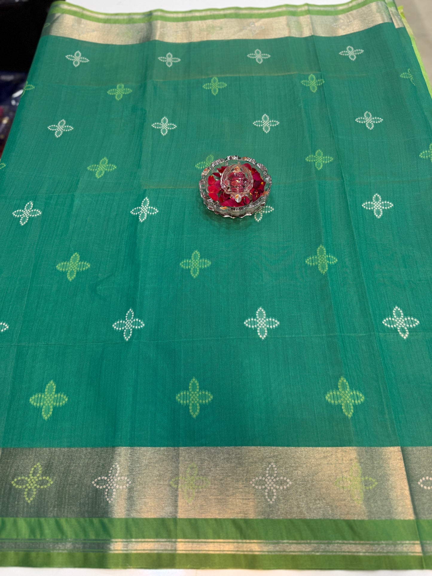 Woven Saree with Contrast Border and Tassel Pallu for Women