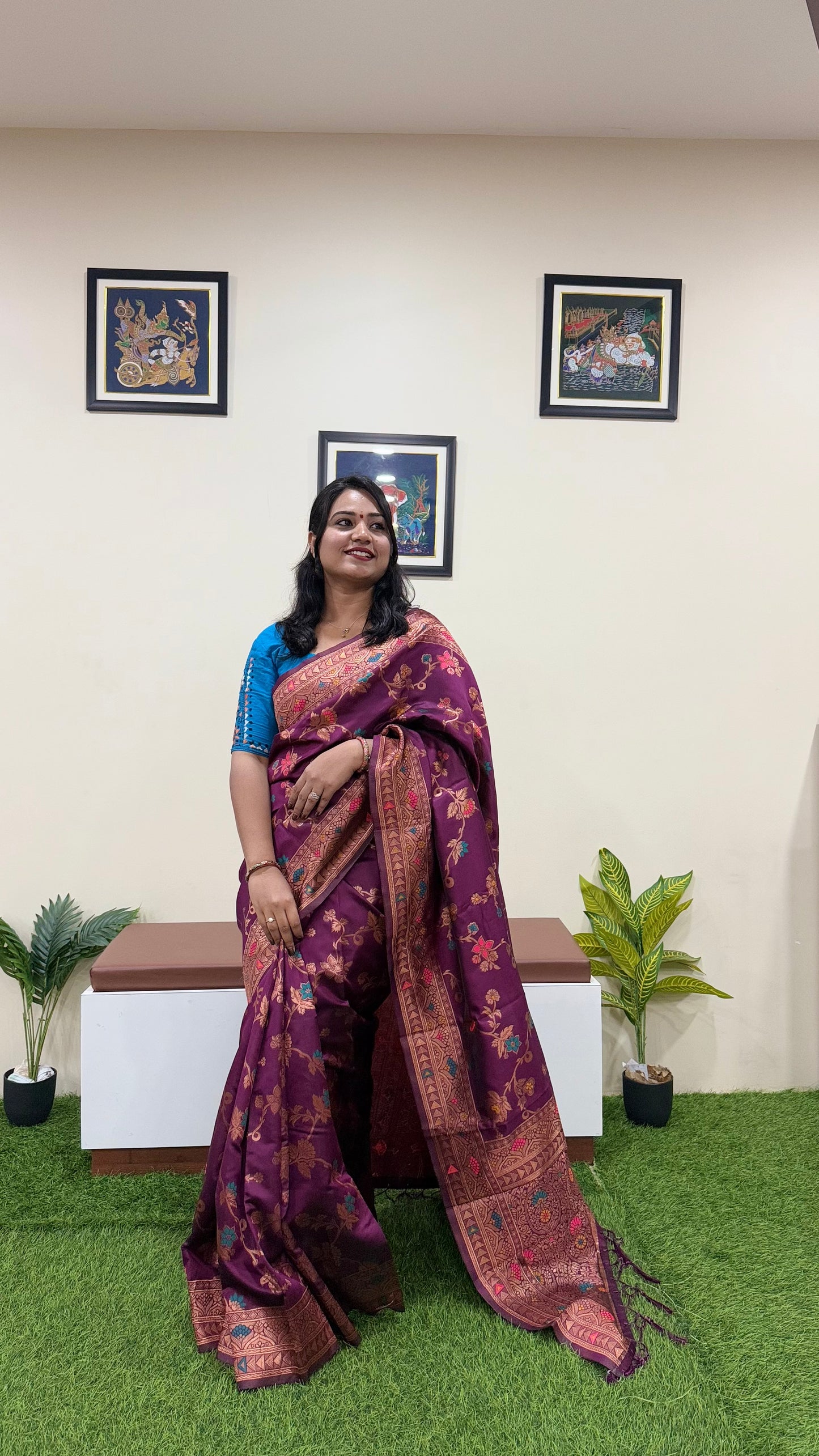 Banarasi Silk Saree with Intricate Floral Woven Design and Rich Zari Border – Festive Wear