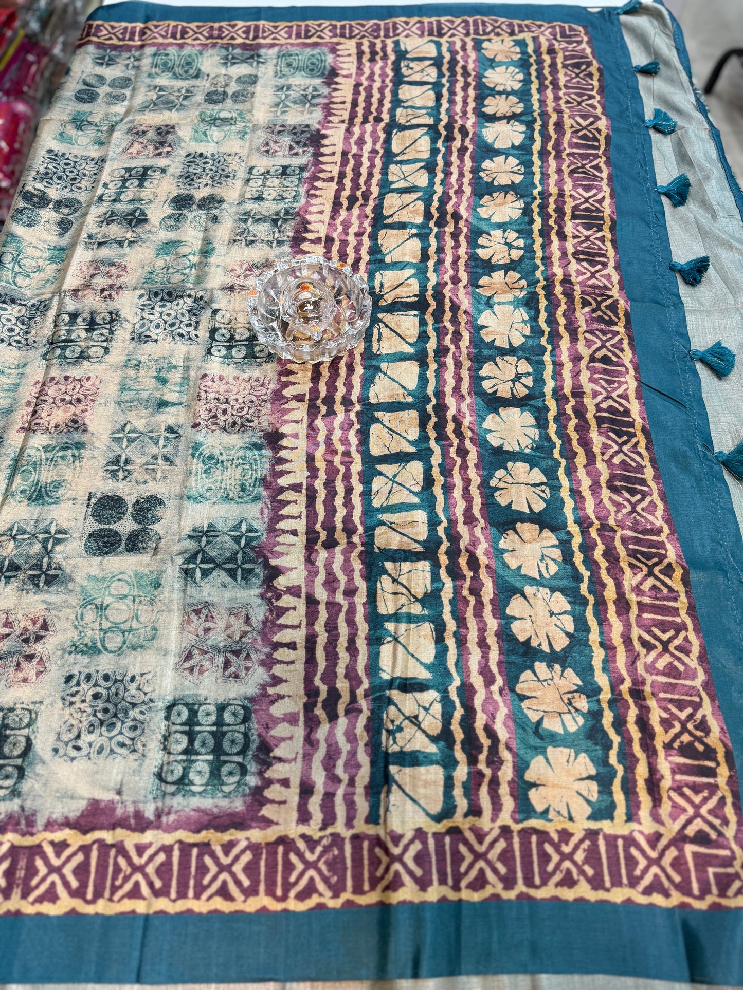 Semi Tussar Silk Saree with Ethnic Print Border and Tassel Pallu, Geometric Prints