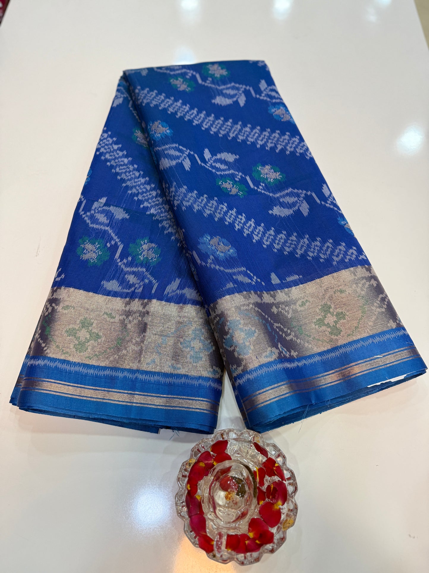 Women’s ikat style woven saree with contrast border and tassel pallu