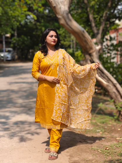 Heavy Chanderi Afghani Suit Set with Embroidery & Floral Print Organza Dupatta – Mahendi & Yellow – Sizes M & L