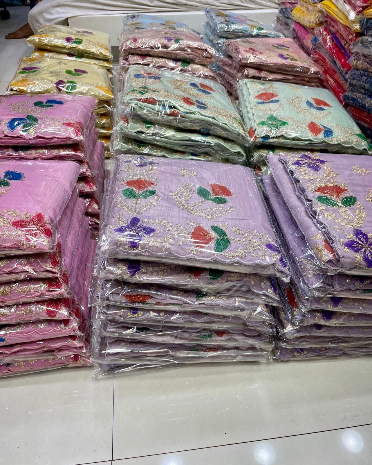 Soft Crunchy Fabric Saree with Pitta Work, Brush Print and Arco Border