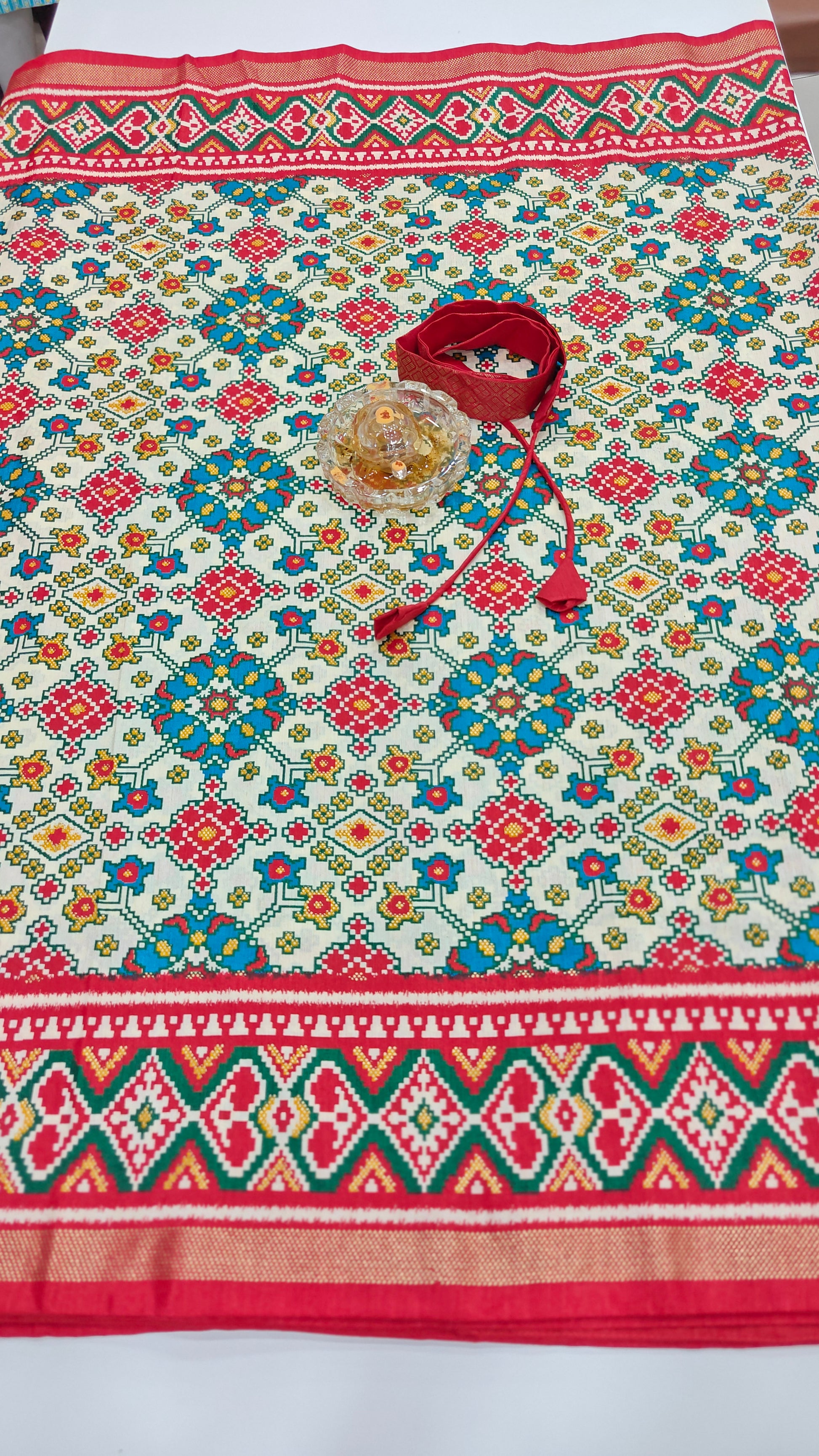 PS-B02 - Cream and red floral Patola Sigma silk saree with belt - body and belt