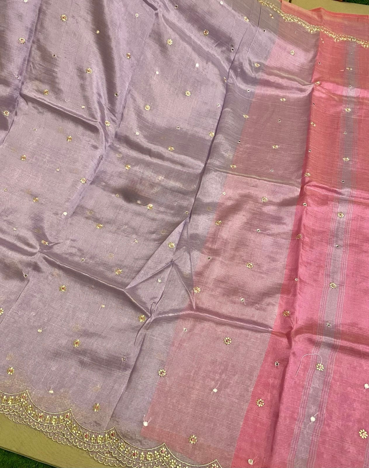 Mangalgiri Silk Saree with Chikankari Embroidery, Scallop Border, and Zari Pallu for Women – Contrast Blouse Included