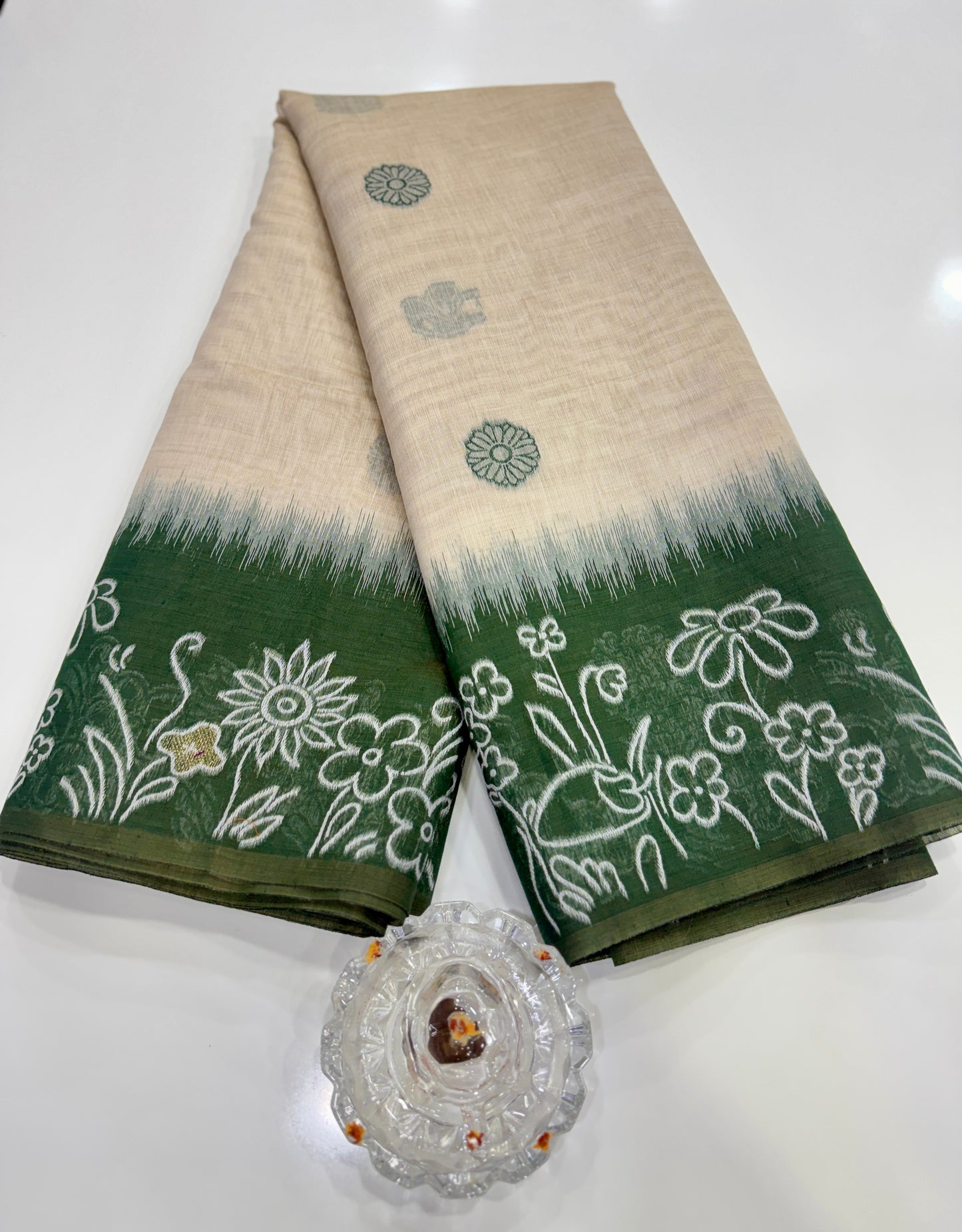 Munga cotton handloom weaving saree with woven floral border and tassel pallu for women