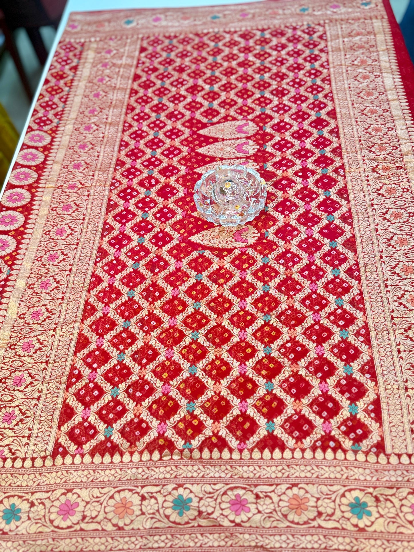 Banarasi Pure Georgette Bandhani Saree with Golden Zari Jaal and Meenakari Work – Bridal Wear