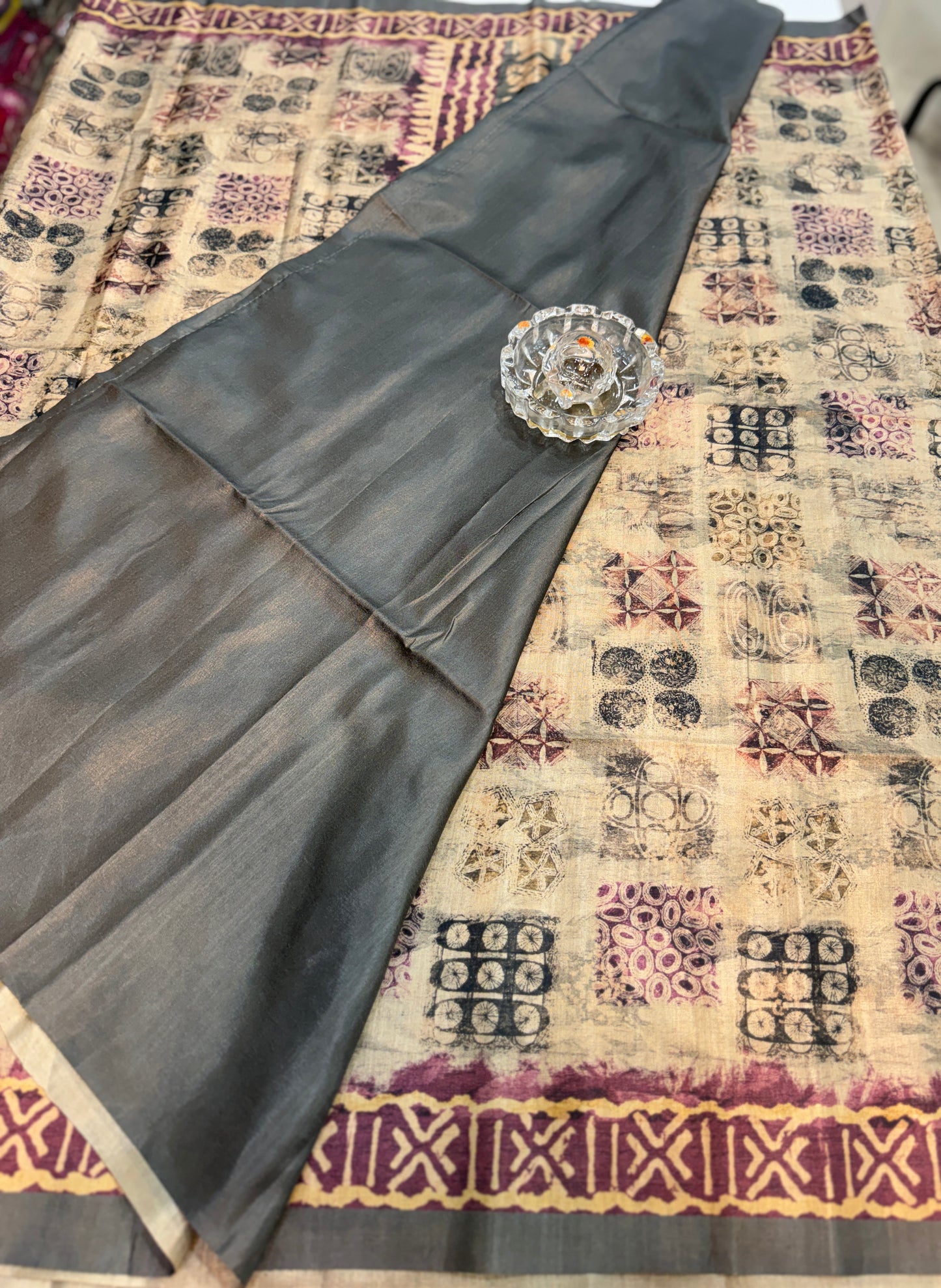 Semi Tussar Silk Saree with Ethnic Print Border and Tassel Pallu, Geometric Prints