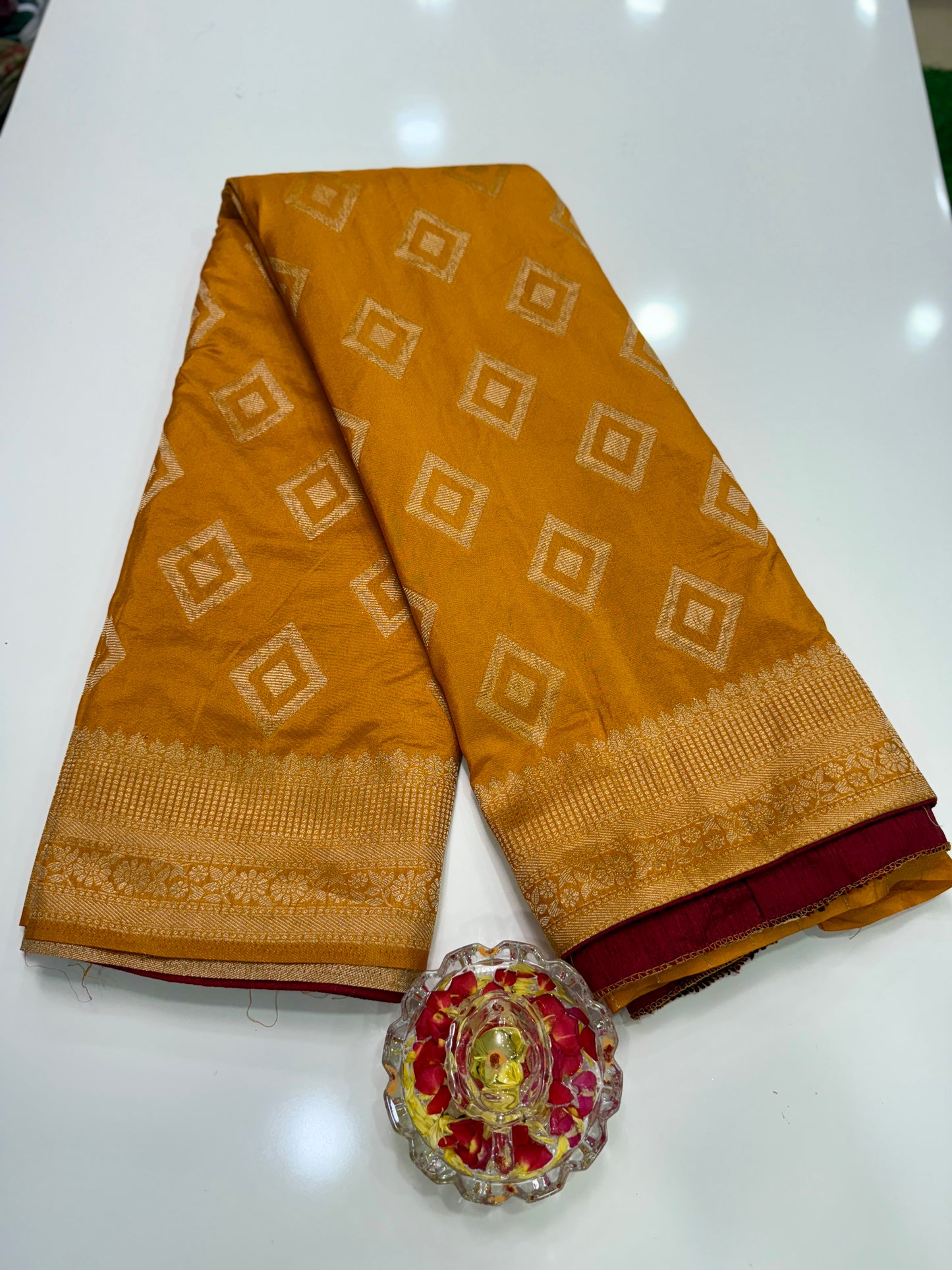 Pure Crepe Saree with Designer Contrast Blouse – Lightweight Festive Wear for Women