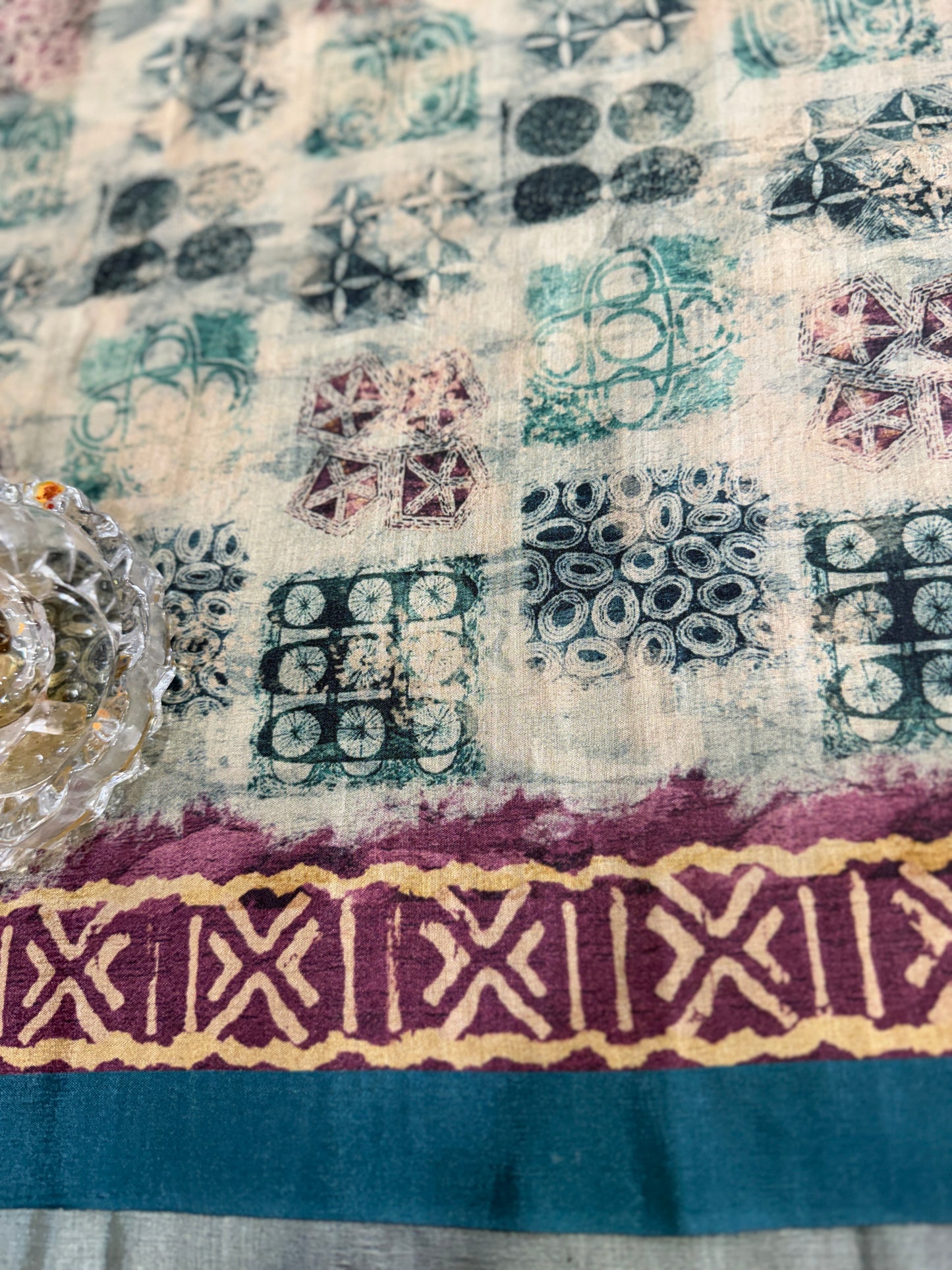 Semi Tussar Silk Saree with Ethnic Print Border and Tassel Pallu, Geometric Prints