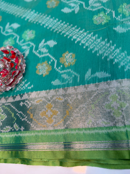 Women’s ikat style woven saree with contrast border and tassel pallu