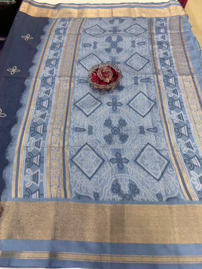 Woven Saree with Contrast Border and Tassel Pallu for Women