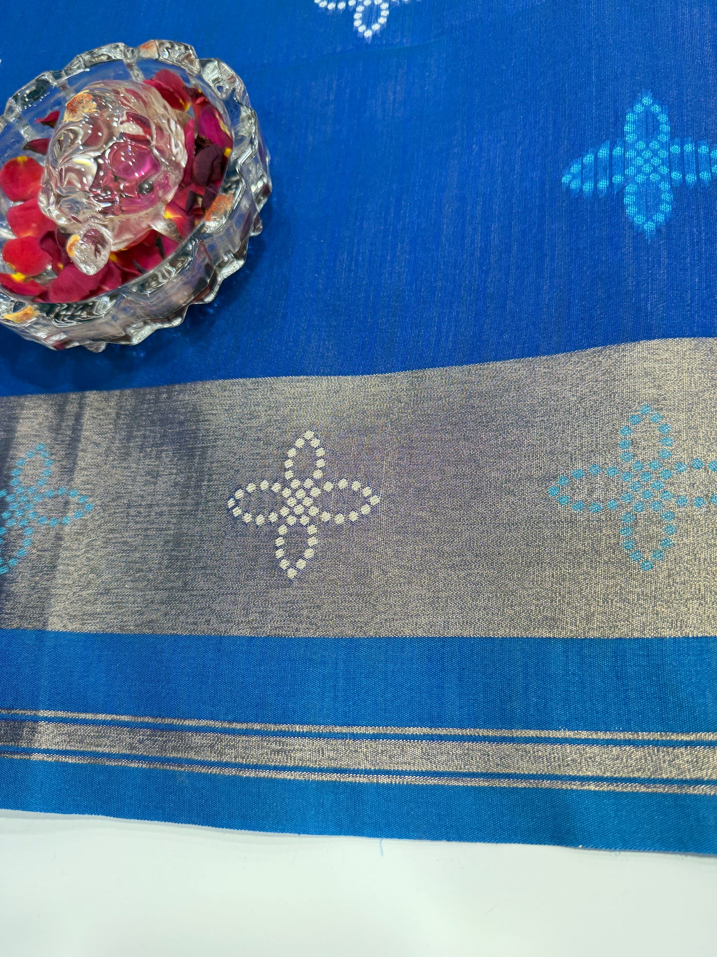 Woven Saree with Contrast Border and Tassel Pallu for Women