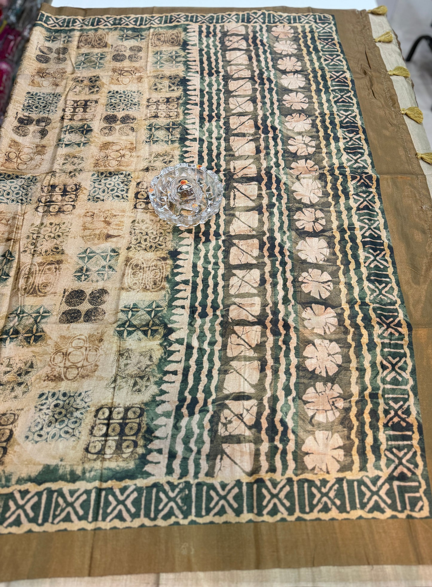 Semi Tussar Silk Saree with Ethnic Print Border and Tassel Pallu, Geometric Prints