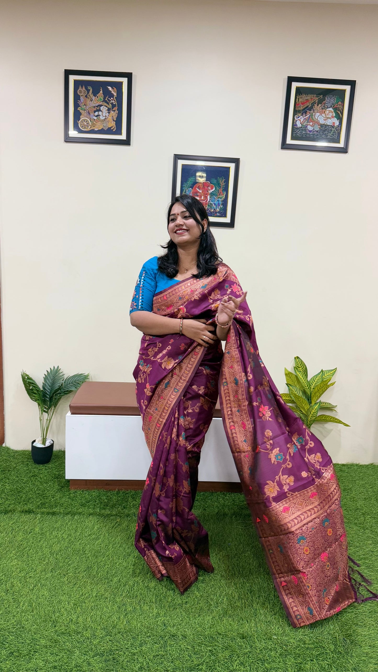 Banarasi Silk Saree with Intricate Floral Woven Design and Rich Zari Border – Festive Wear