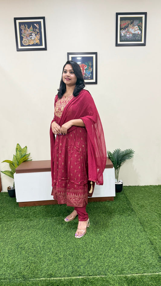 Rayon Kurta Pant Dupatta Set with Foil Print and Zari Sequins Embroidery – Women’s 3-Piece Outfit