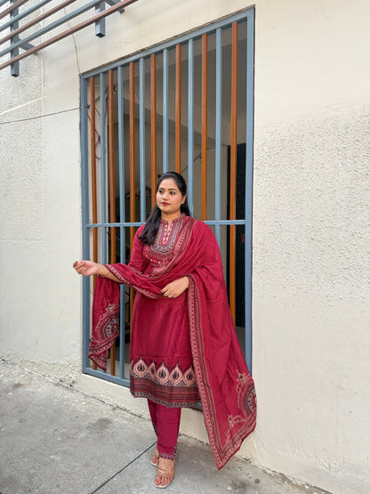 Pure silk suit set for women with cotton lining, embroidered kurta pant dupatta, festive stitched design