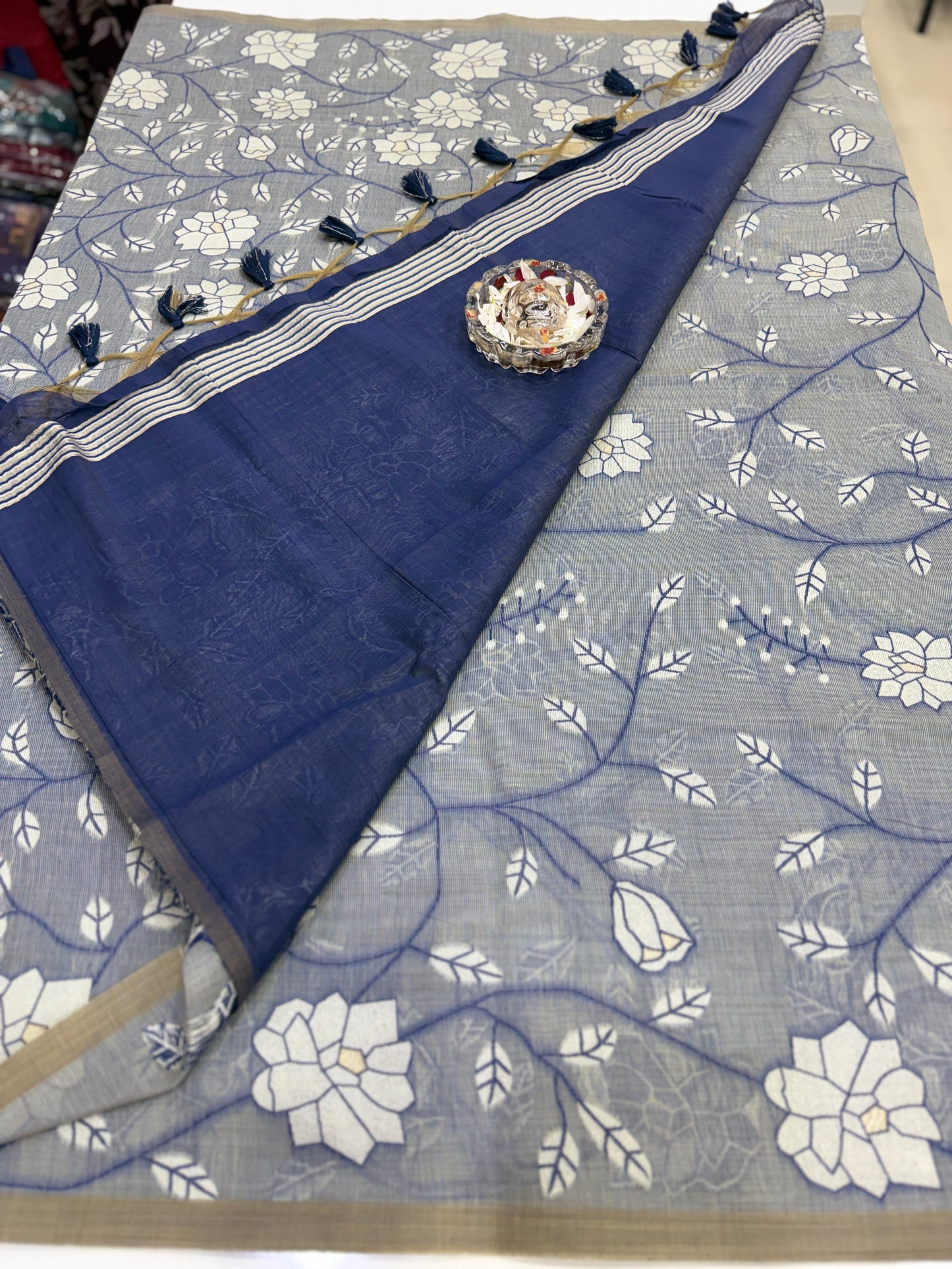 Linen printed saree with floral vine design, contrast border and tassel pallu, women’s daily wear saree