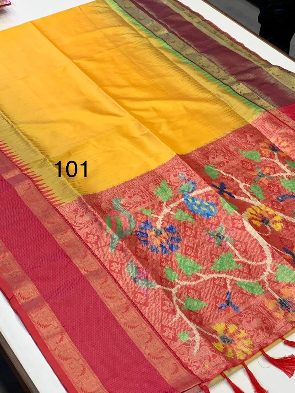 Royal Ikkat Majesty Silk Sarees