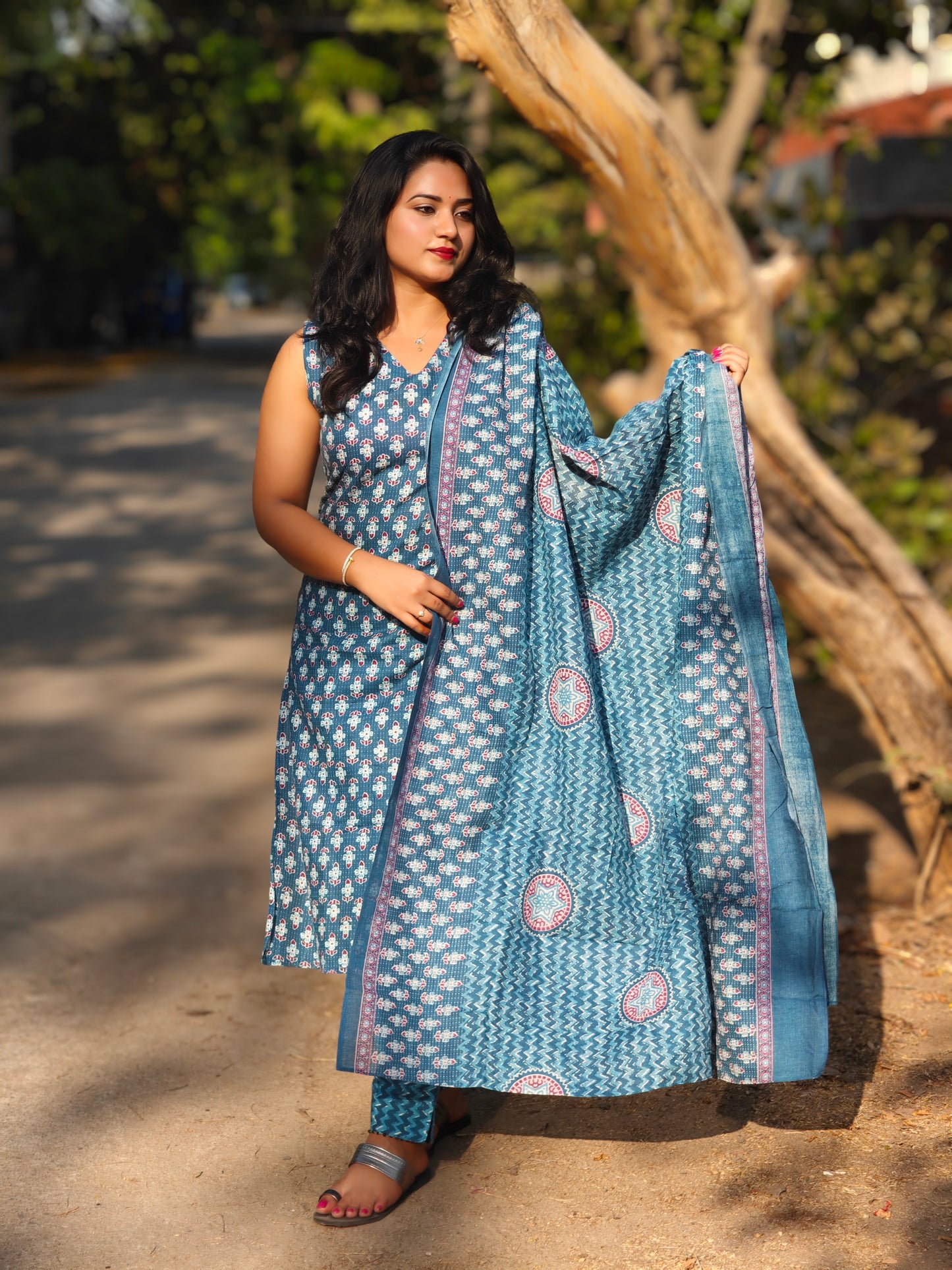 Women’s Cotton Sleeveless Printed Suit Set with Dupatta – Sizes M to 3XL