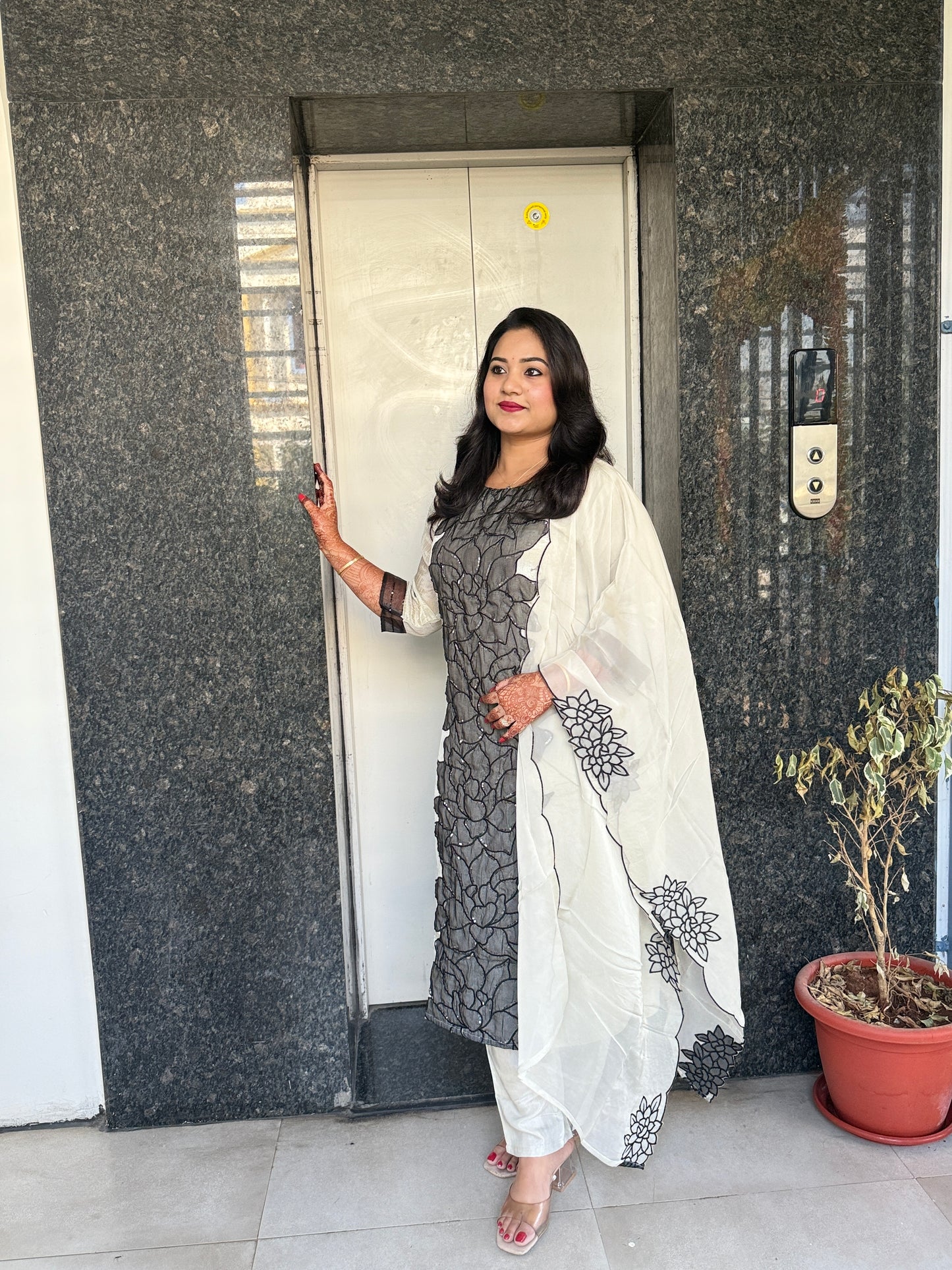 Crush Shimmer Kurta Pant Dupatta Set with Elegant Detailing Work for Women – Sizes M & XL