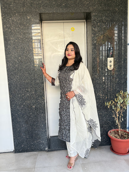 Crush Shimmer Kurta Pant Dupatta Set with Elegant Detailing Work for Women – Sizes M & XL
