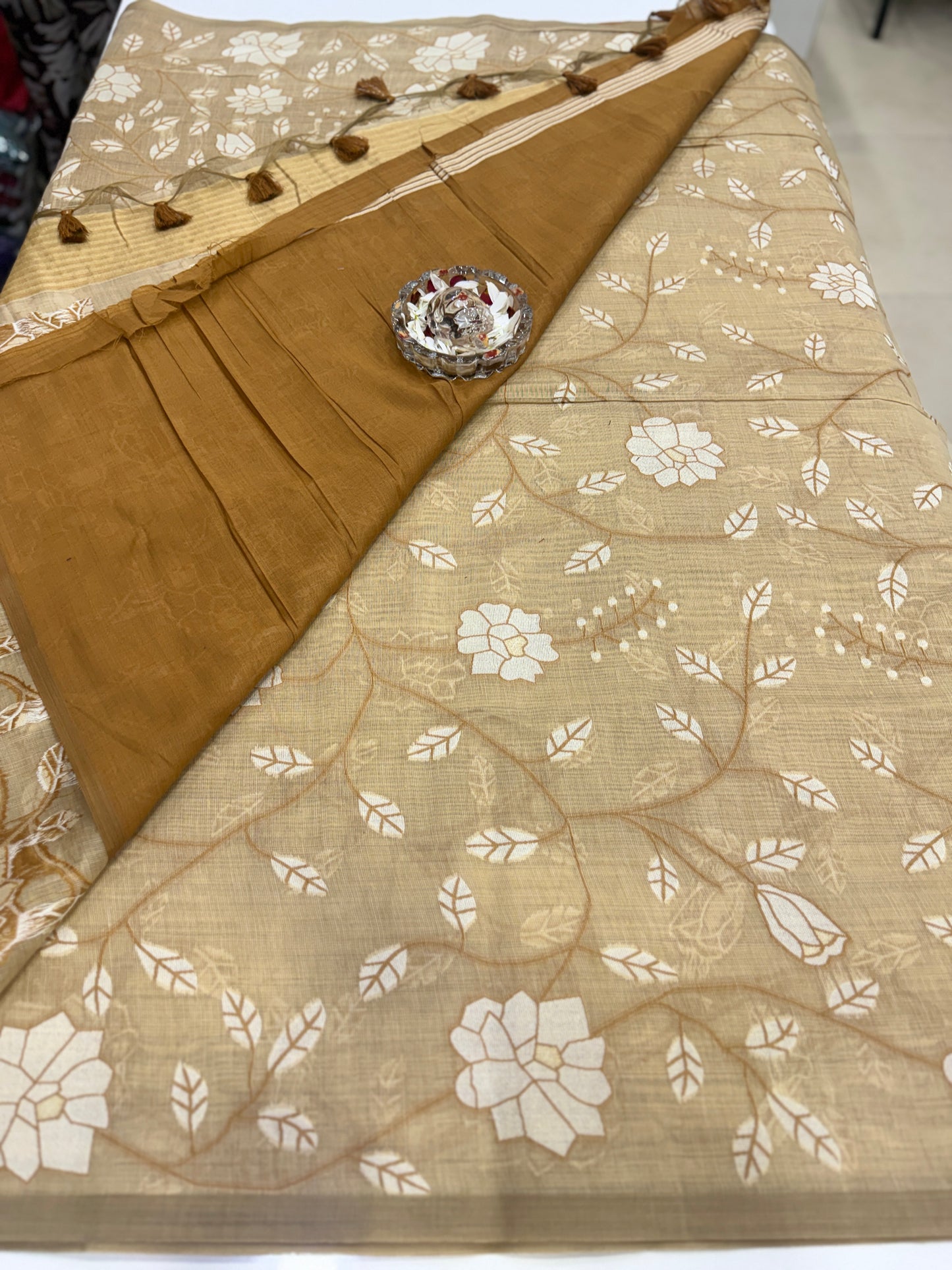 Linen printed saree with floral vine design, contrast border and tassel pallu, women’s daily wear saree