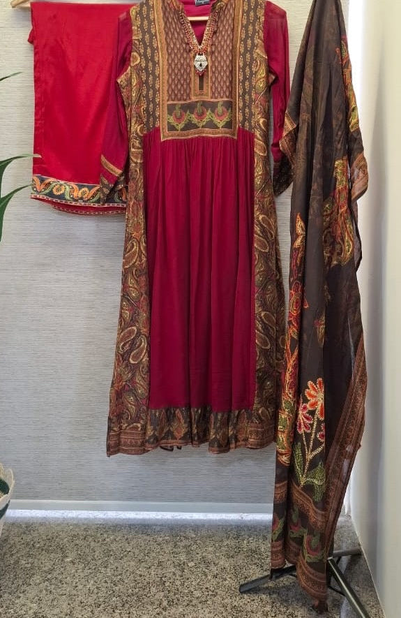 Women’s viscose georgette kurta set with dola silk yoke, pant and printed dupatta, festive wear, size 38–44