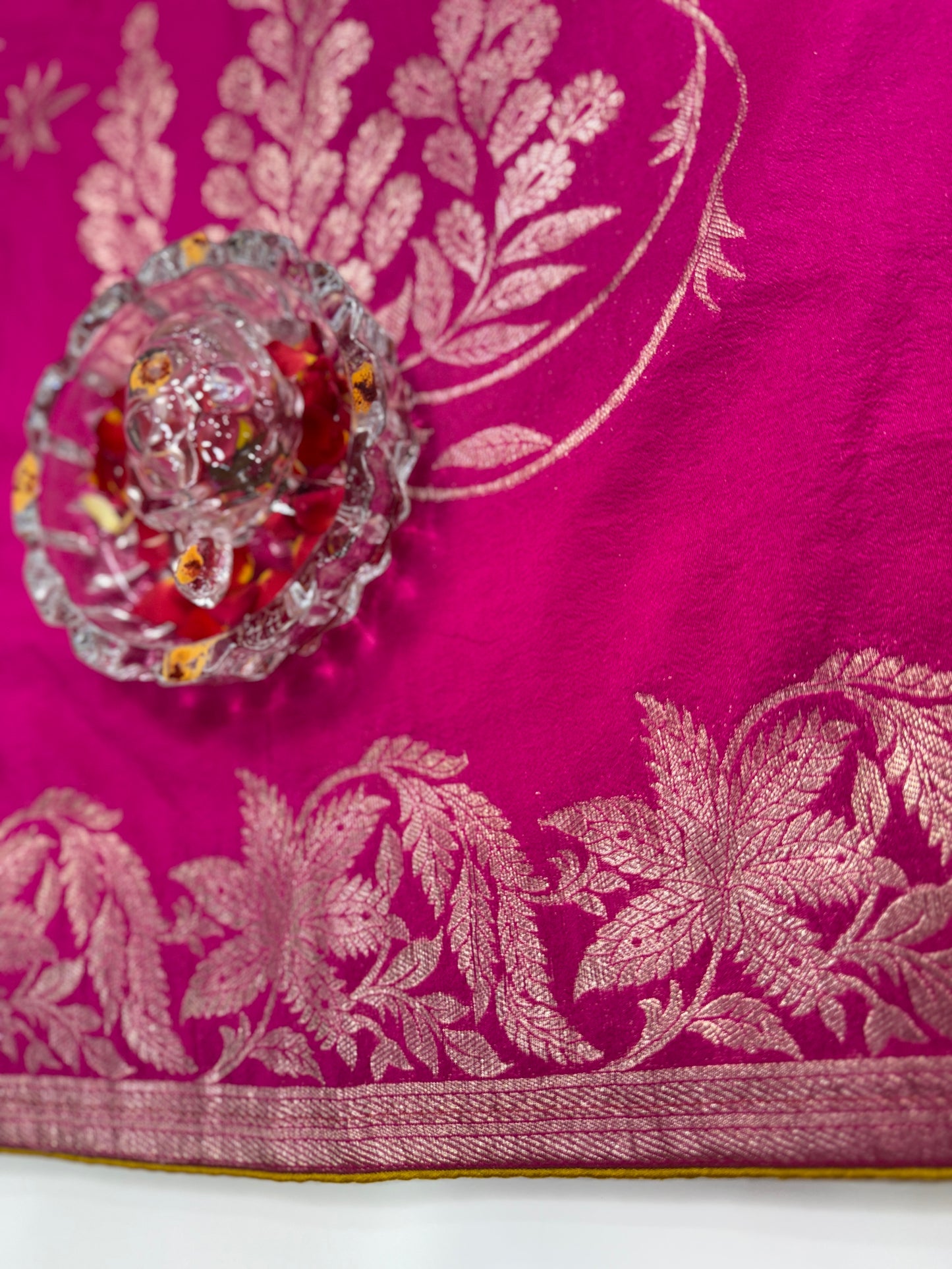 Pure Crepe Saree with Designer Contrast Blouse – Lightweight Festive Wear for Women