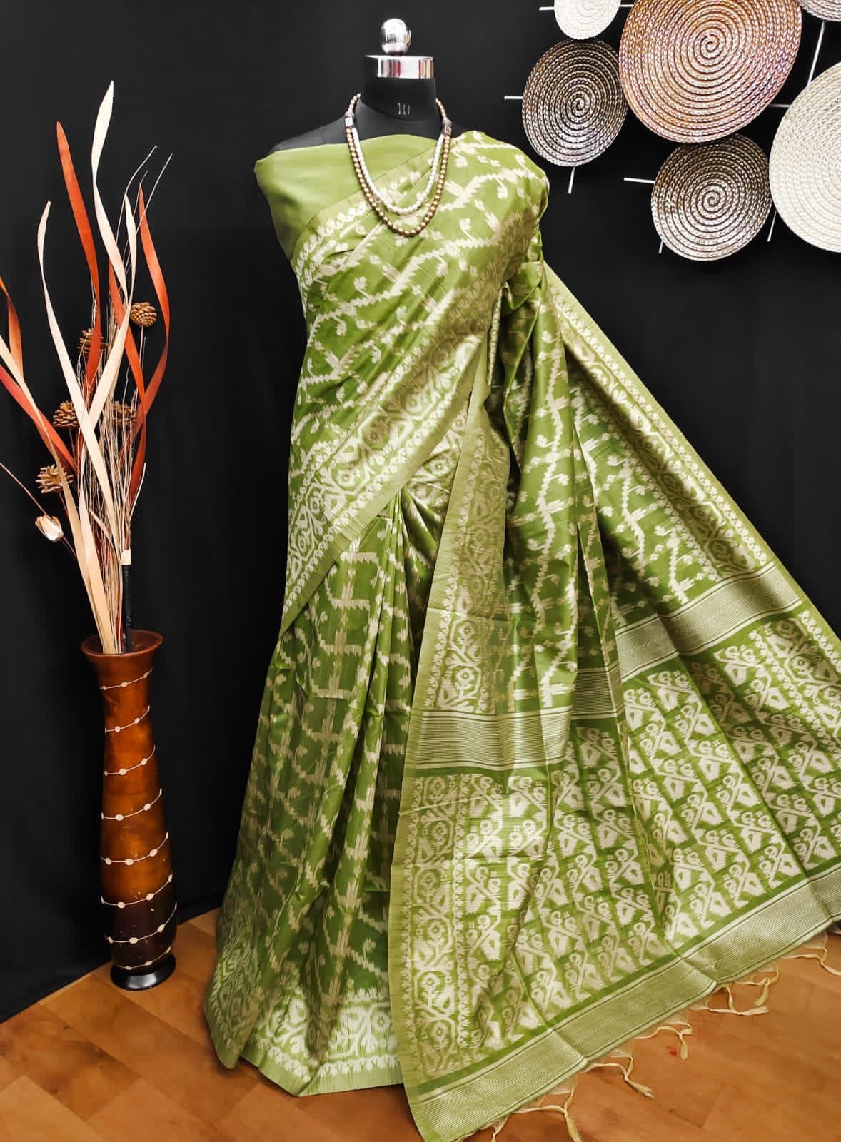 Banglori Handloom Raw Silk Saree with Weaving Pallu and Border for Women