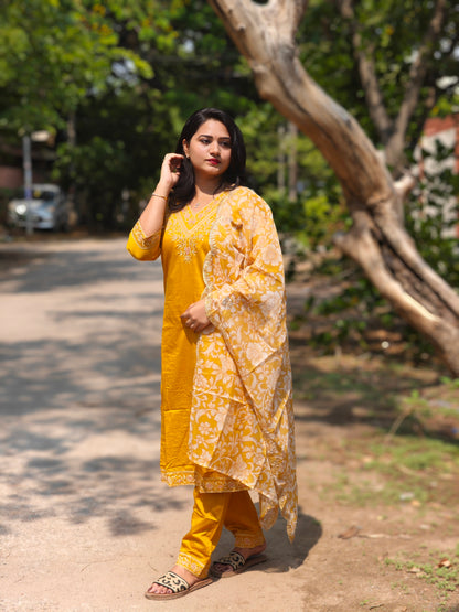 Heavy Chanderi Afghani Suit Set with Embroidery & Floral Print Organza Dupatta – Mahendi & Yellow – Sizes M & L