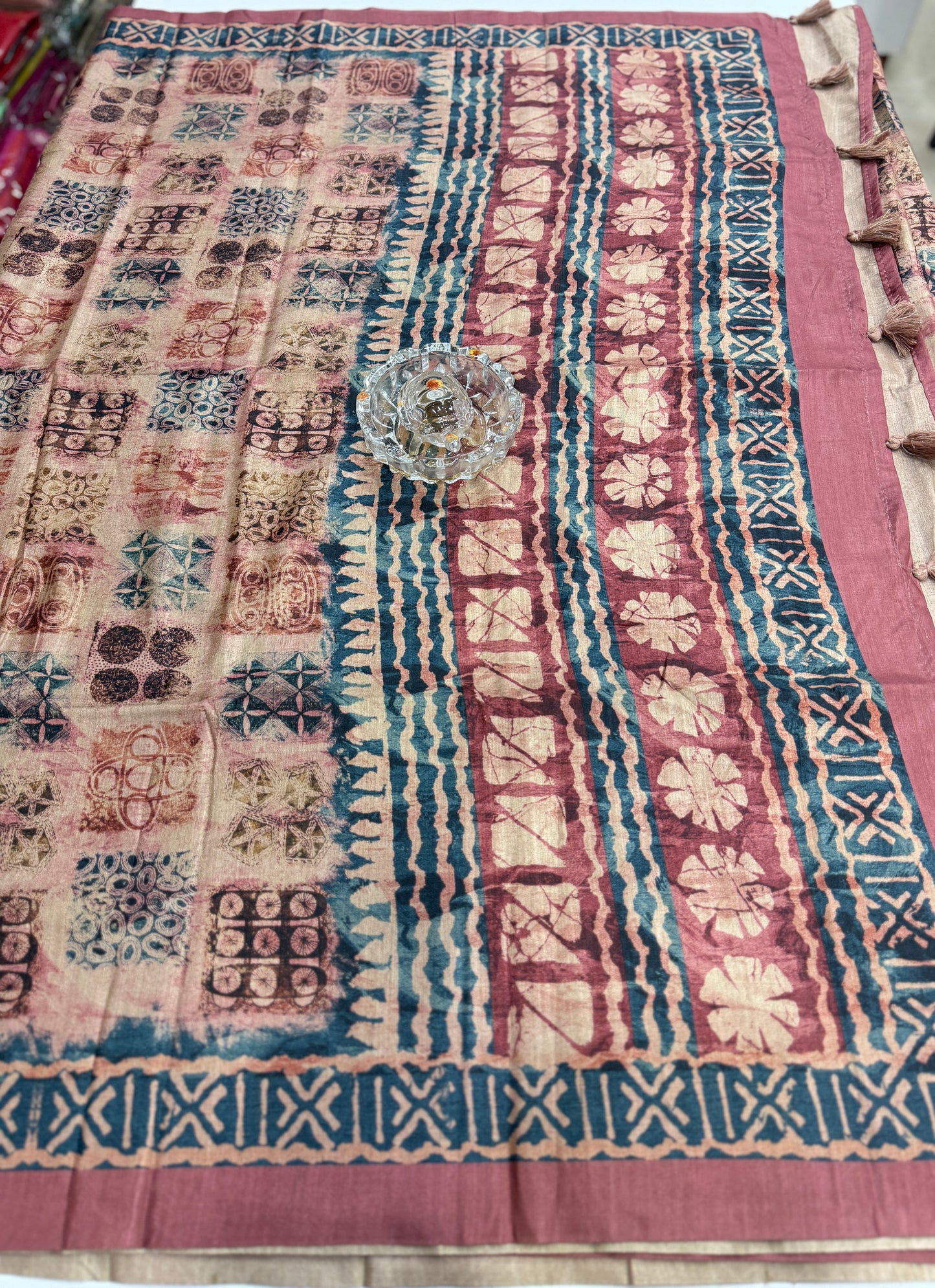 Semi Tussar Silk Saree with Ethnic Print Border and Tassel Pallu, Geometric Prints