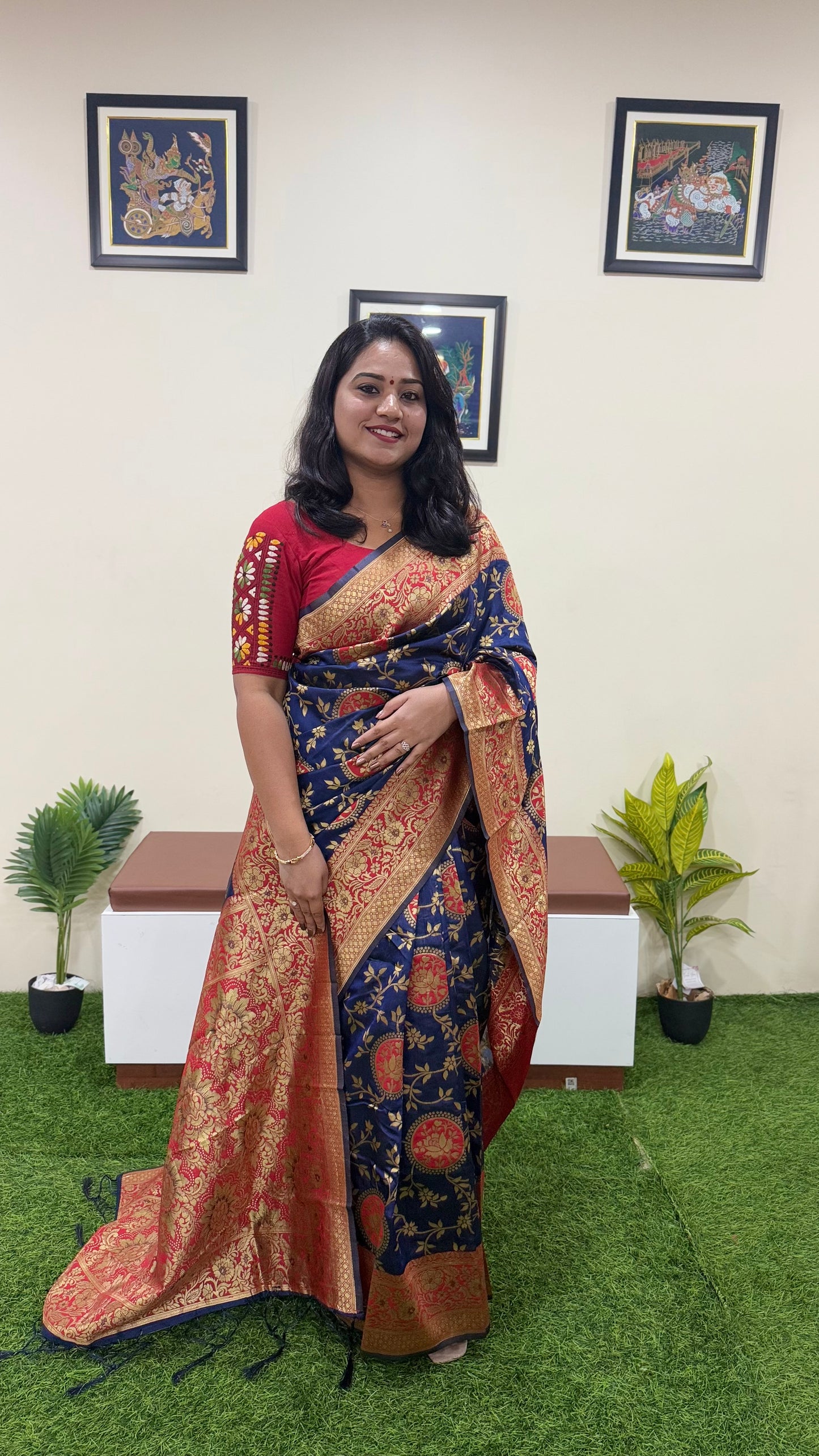 Banarasi Silk Blend Saree with Zari Woven Floral Motifs and Contrast Pallu – Navy Blue & Red