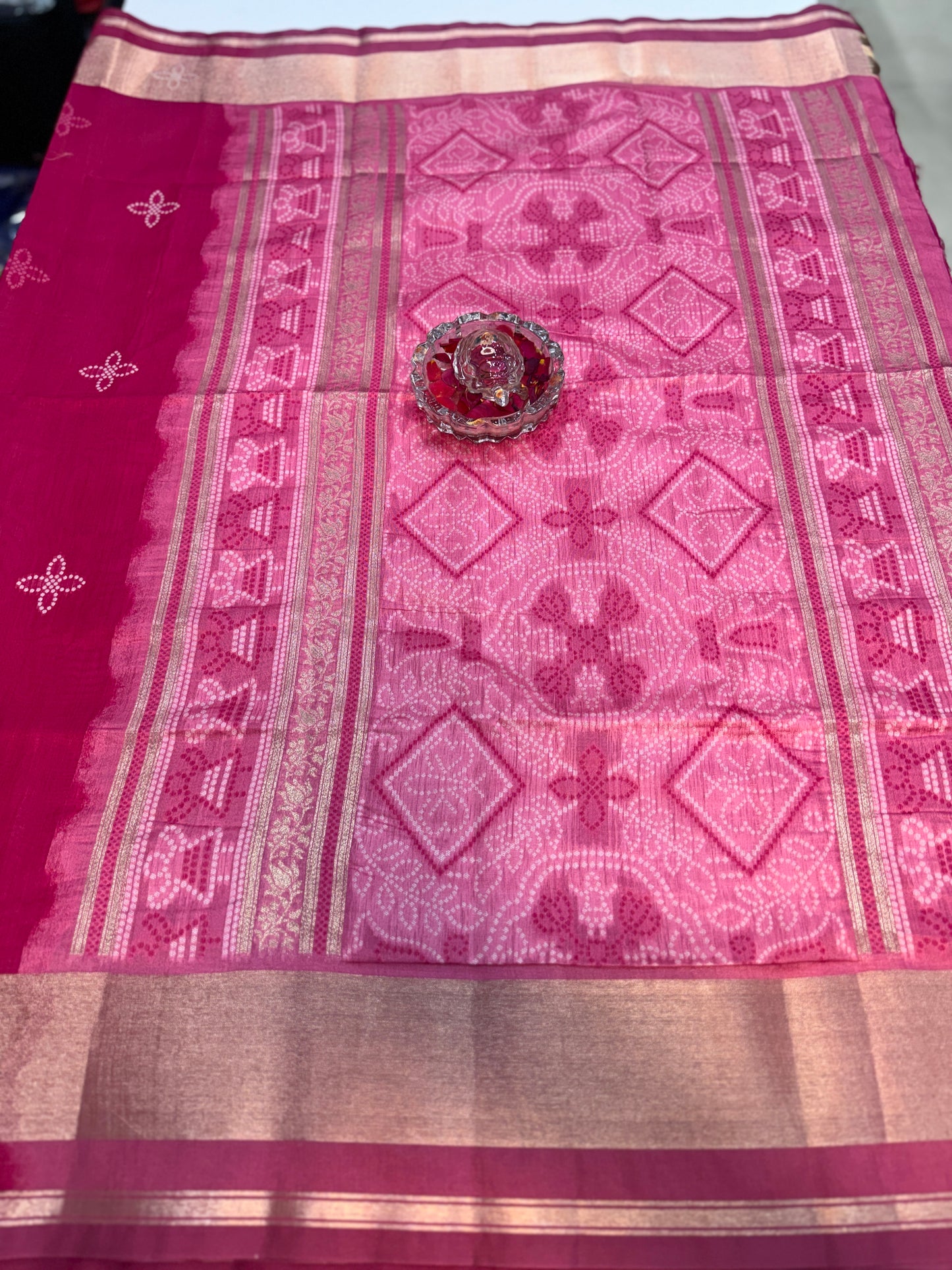 Woven Saree with Contrast Border and Tassel Pallu for Women