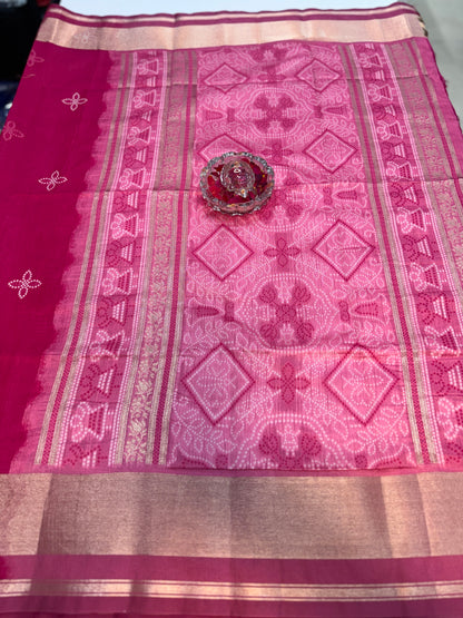 Woven Saree with Contrast Border and Tassel Pallu for Women