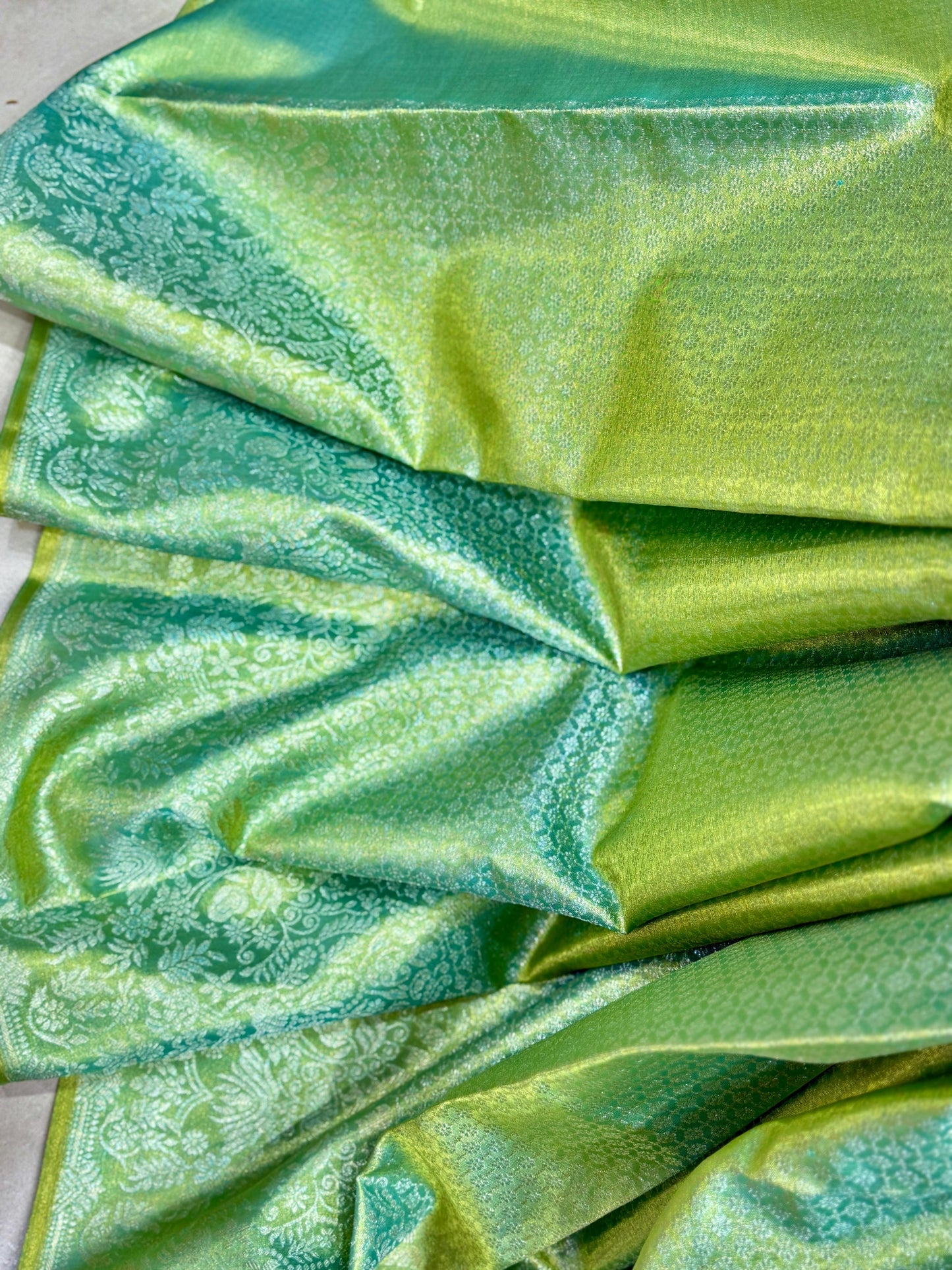 Handloom Borderless Pure Silk Saree in Sea Green with Zari Weaving – Elegant Bridal Saree
