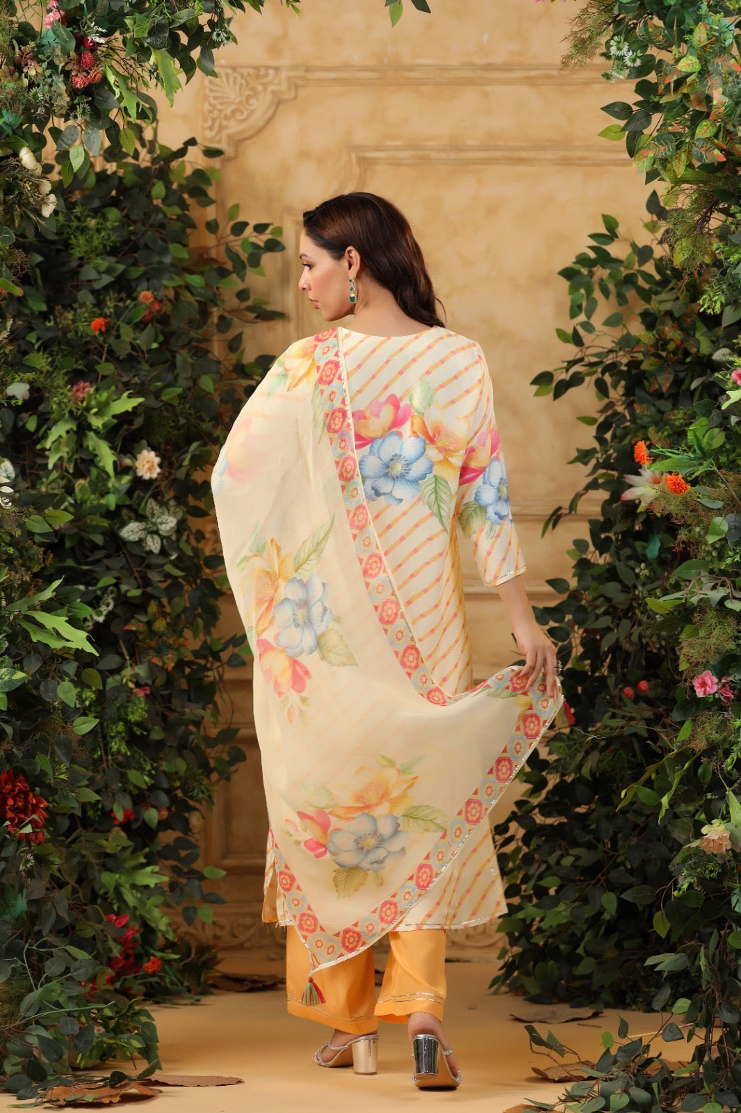 Pure Muslin Silk Floral Printed Kurta Pant Dupatta Set with Embroidery – Women’s Festive Wear